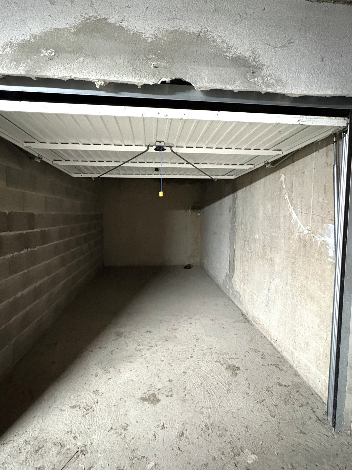 Garage à vendre à Aix en provence, 1 400 m² – photo 2 sur 3
