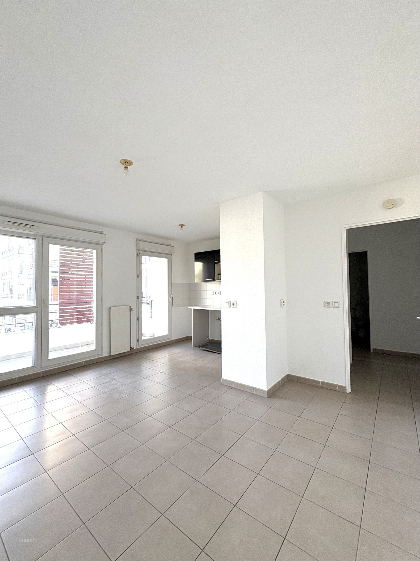 APPARTEMENT T2 DE 41.48M2 - 13015 MARSEILLE — photo 2