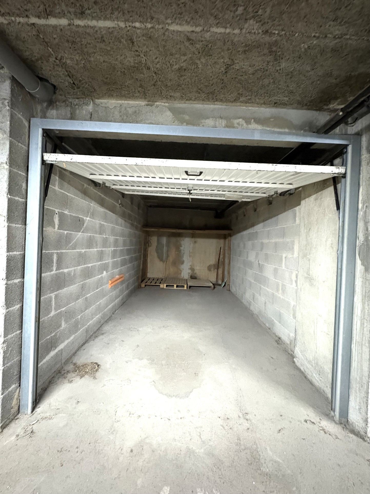Garage à vendre à Aix en provence, 1 400 m² – photo 2 sur 3
