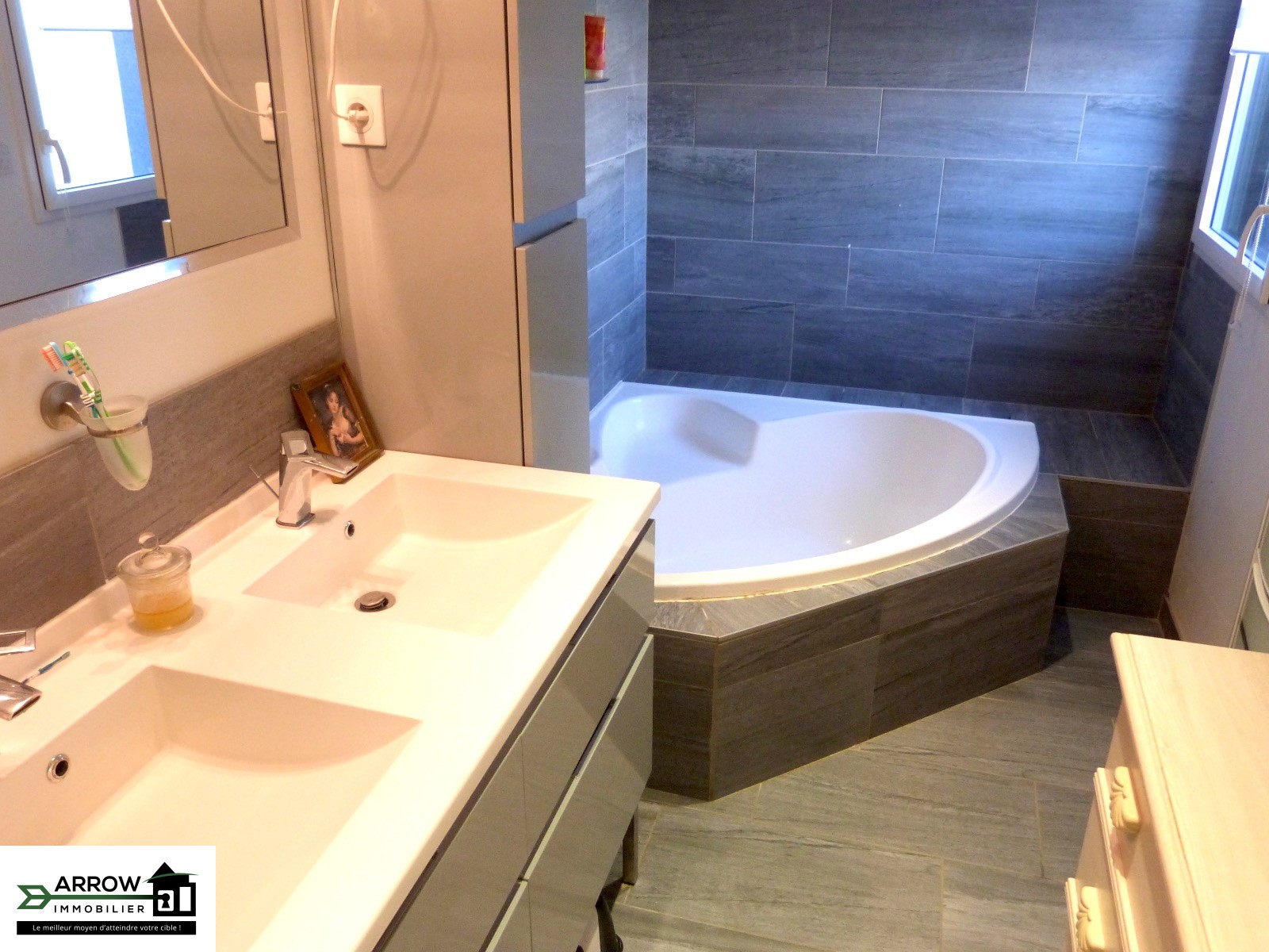 Achat / Vente Maison contemporaine 8 pièces - 157m2 hab  de 2013 — photo 8