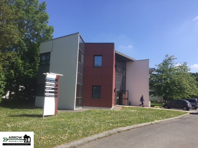 Local commercial à vendre à Bruz, 600 m² – photo 1 sur 4