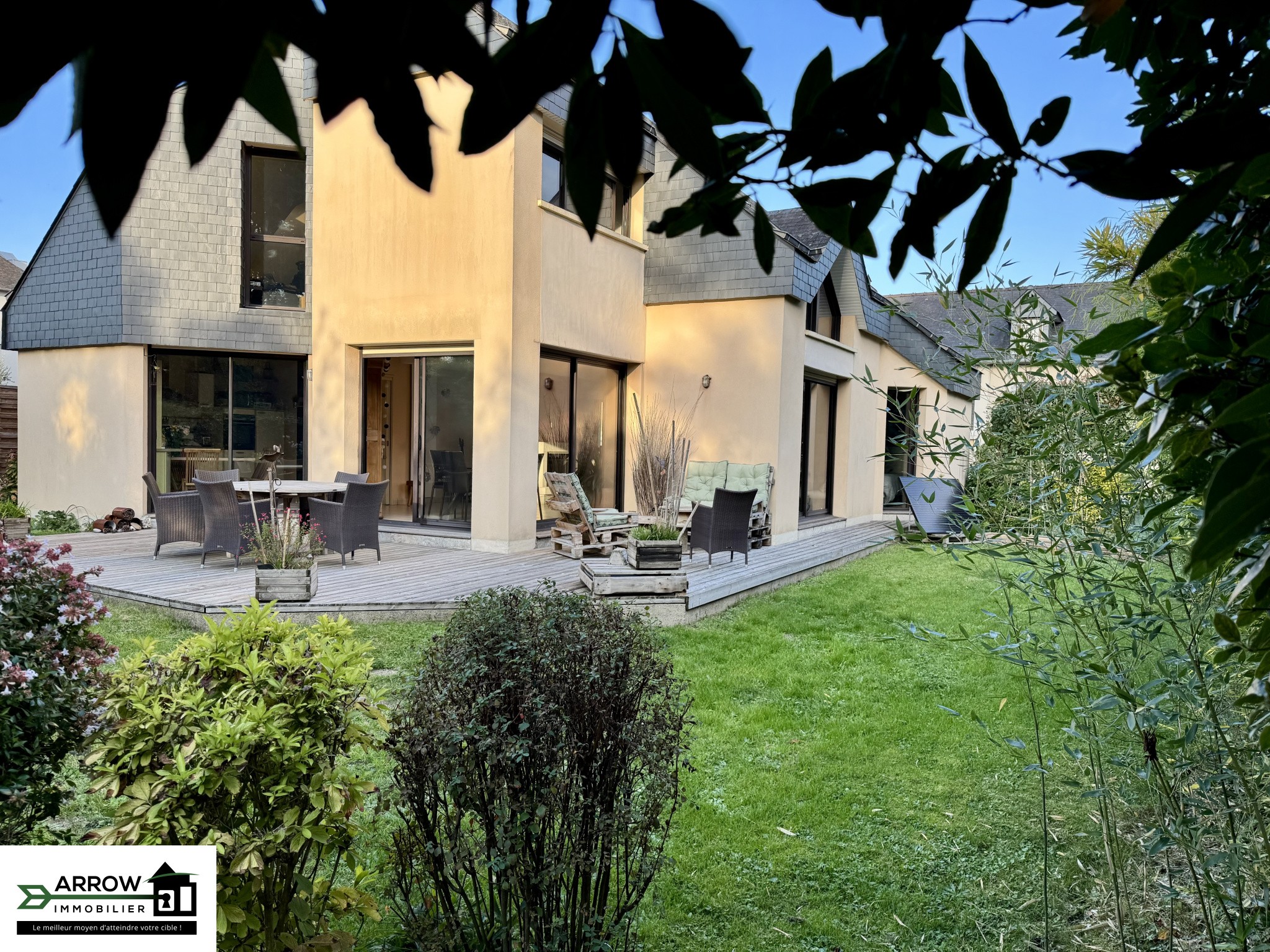 Maison à vendre à Bruz, 710 m², 6 pièces – photo 1 sur 13