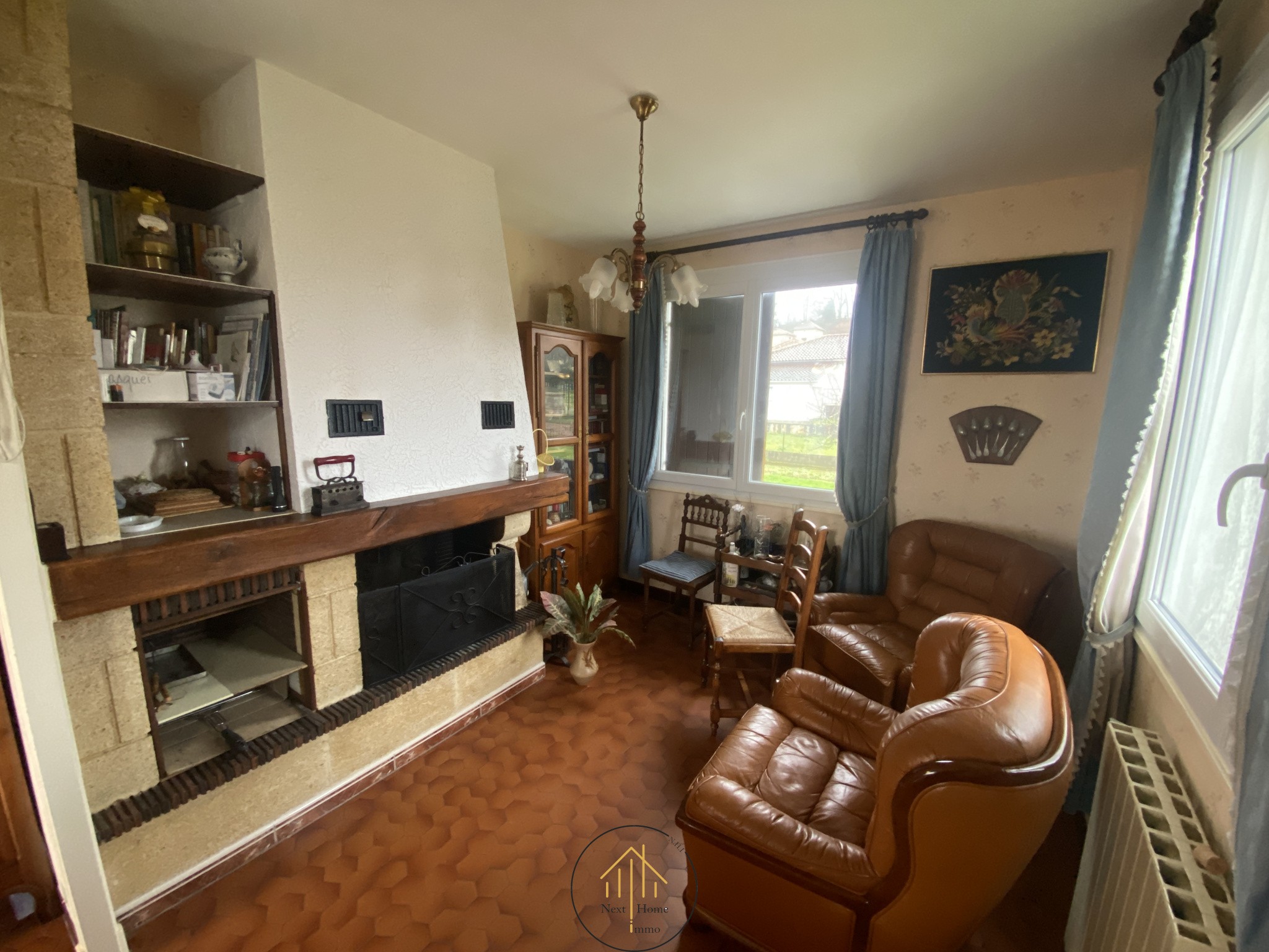 Maison à vendre à Chalais, 700 m², 4 pièces – photo 2 sur 14