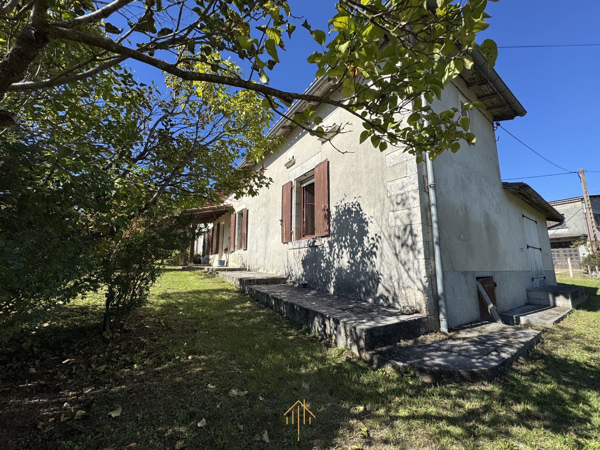 Maison à vendre à Barbezieux st hilaire, 477 m², 4 pièces – photo 1 sur 17