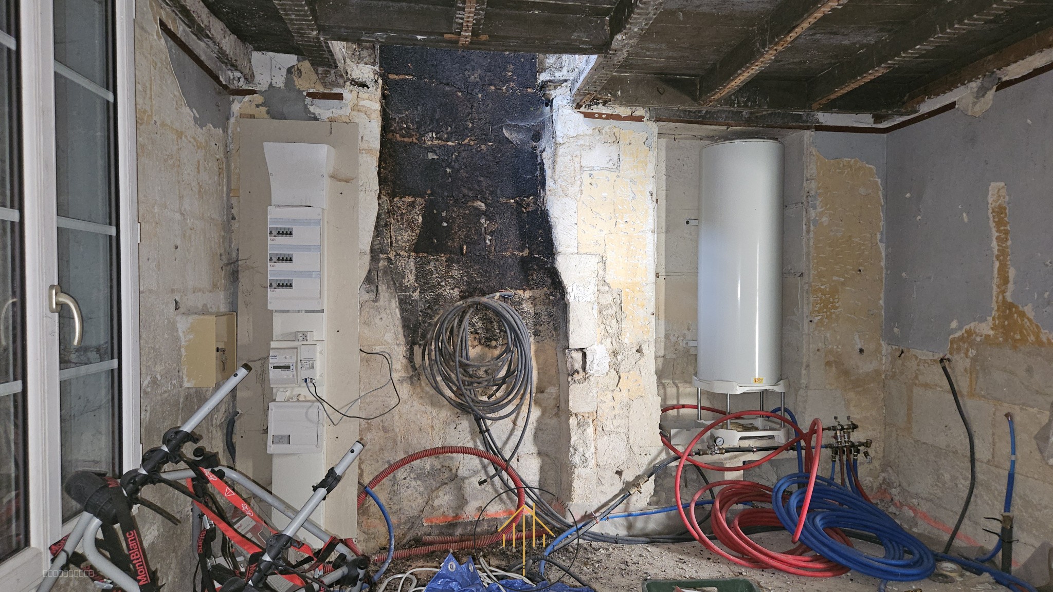 Maison à vendre à Chalais, 1 400 m², 4 pièces – photo 2 sur 16