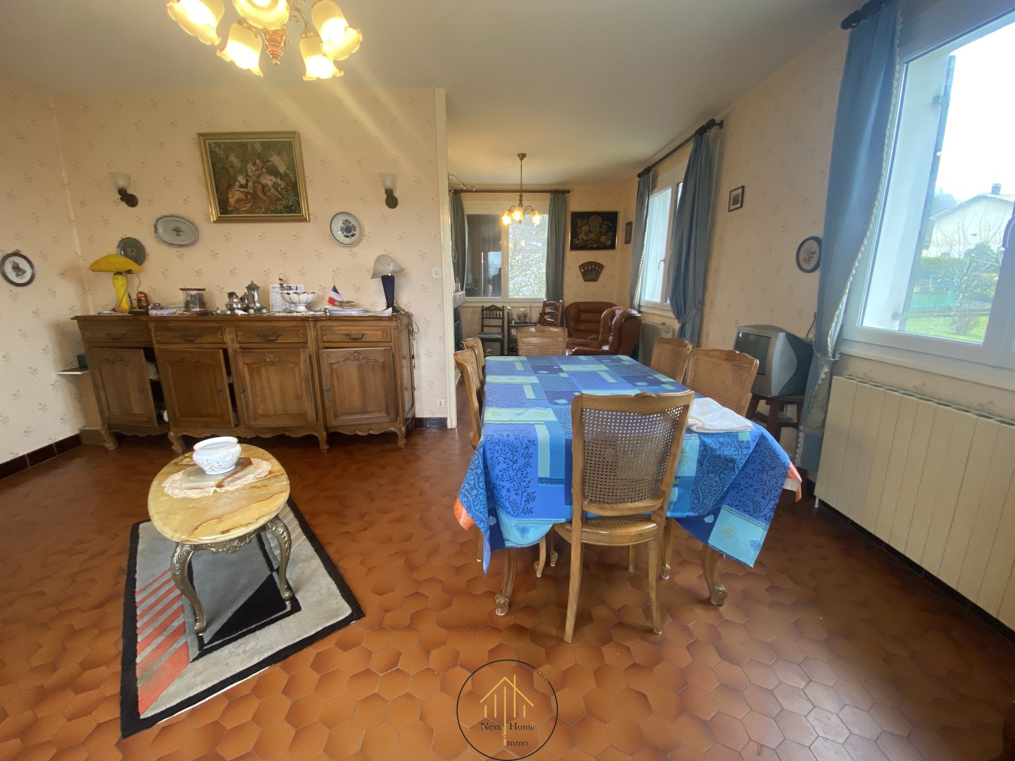 Maison à vendre à Chalais, 700 m², 4 pièces – photo 1 sur 14
