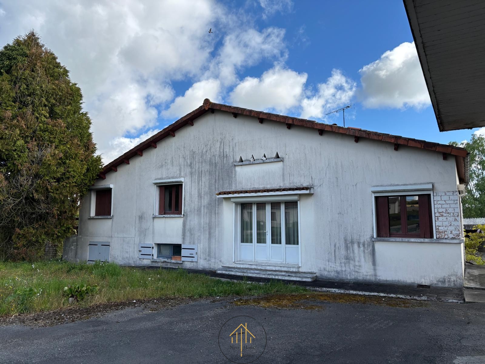 Bien immobilier à vendre à Aigre, 30 m², 9 pièces – photo 2 sur 20