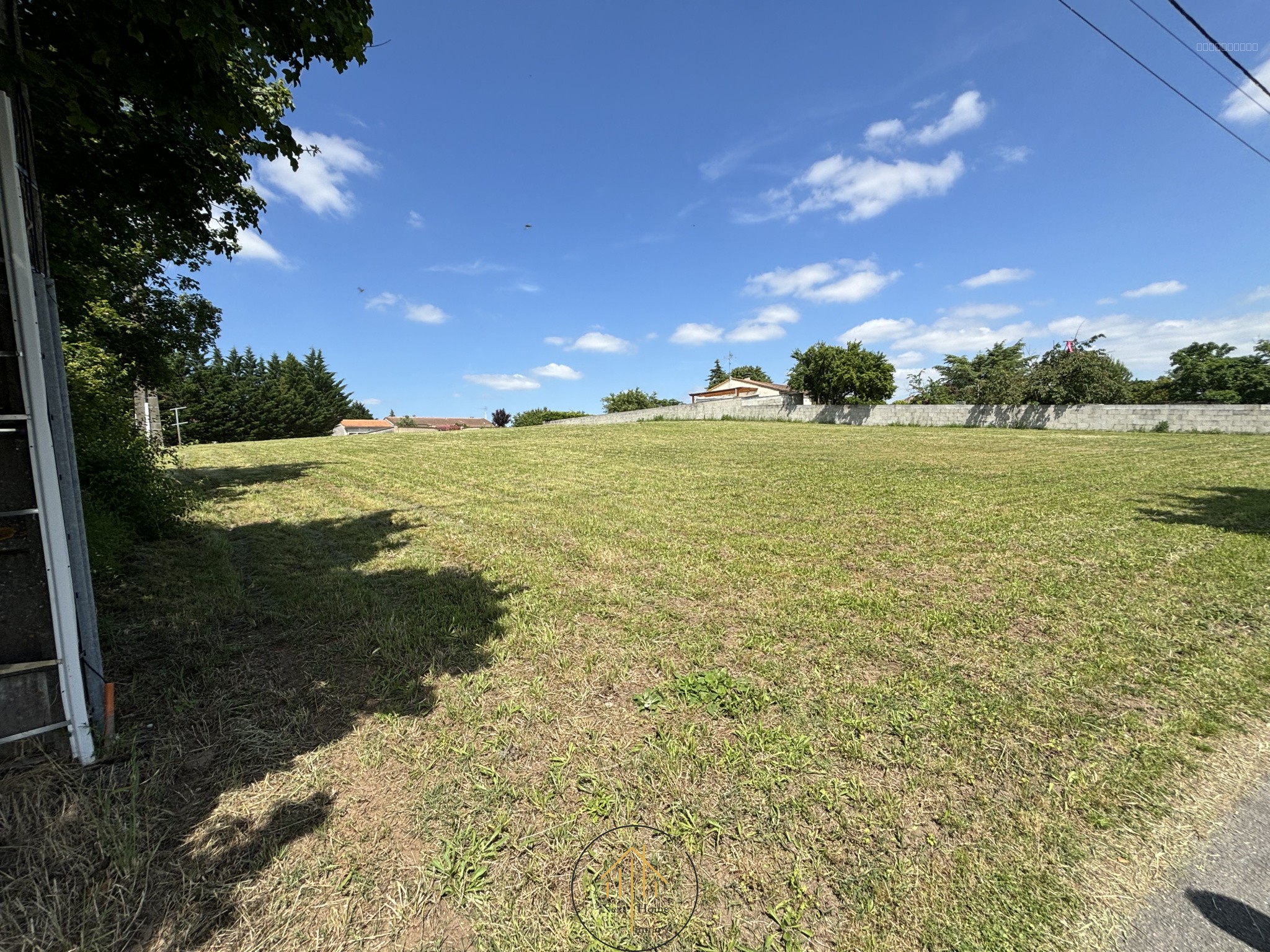 Bien immobilier à vendre à Chateauneuf sur charente, 970 m² – photo 1 sur 1