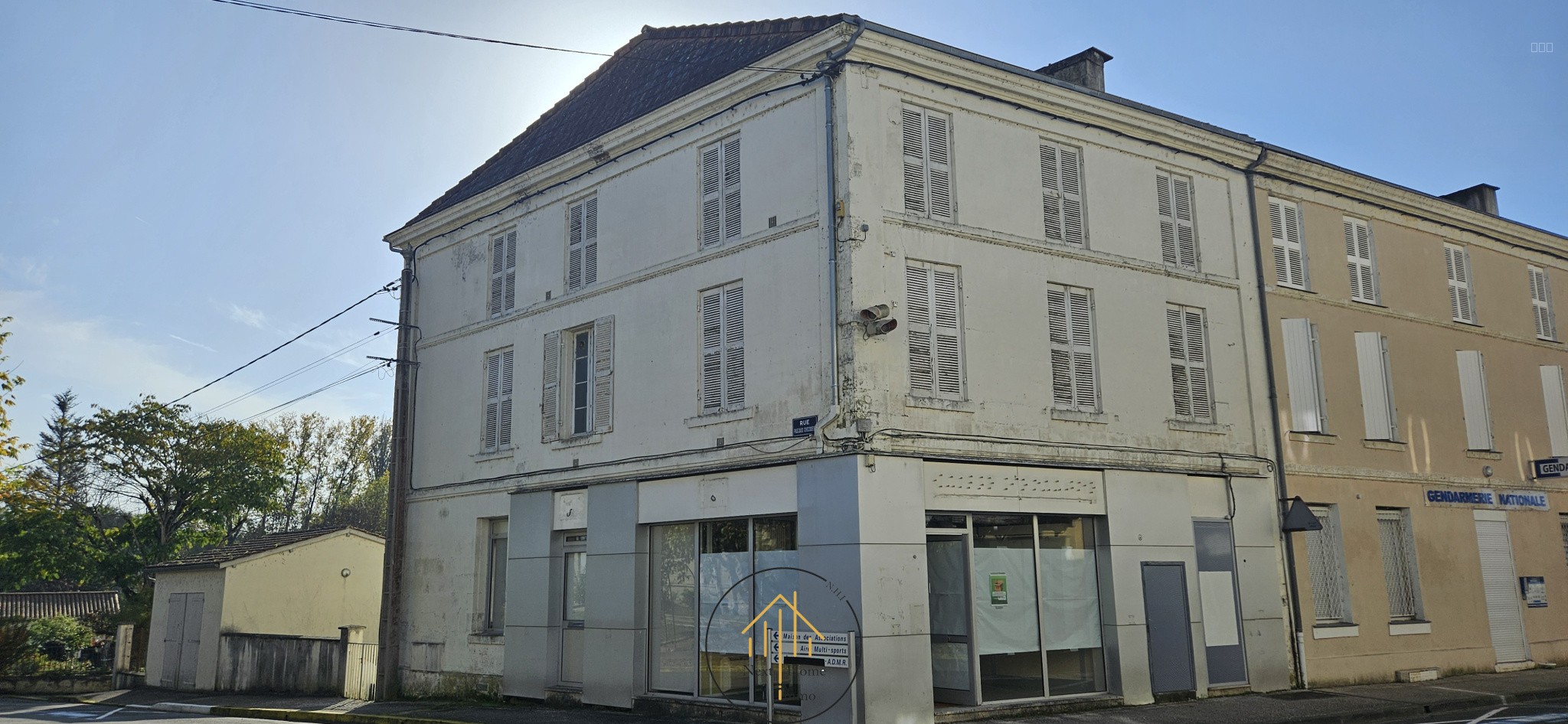 Immeuble à vendre à Chalais, 91 m², 7 pièces – photo 1 sur 20