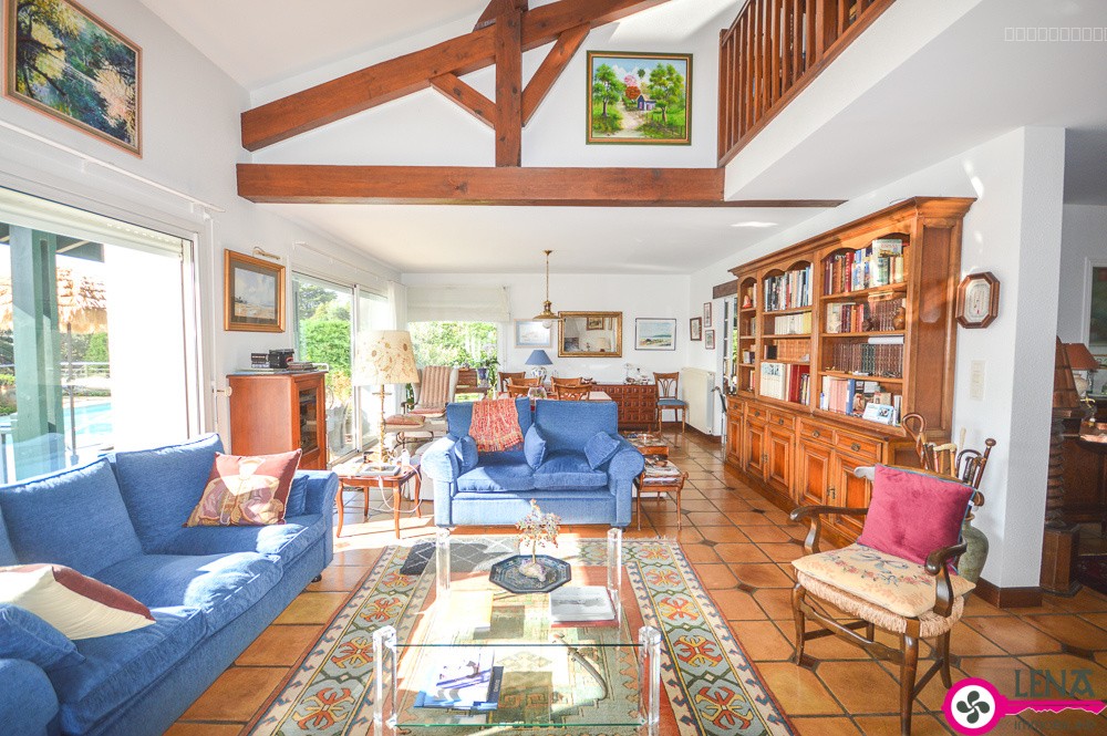 Bien immobilier à vendre à St jean de luz, 240 m², 6 pièces – photo 1 sur 20