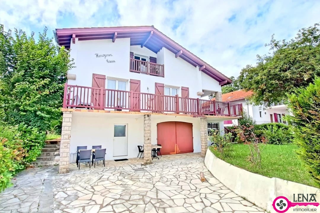 Maison à vendre à Hendaye, 220 m², 8 pièces – photo 1 sur 20