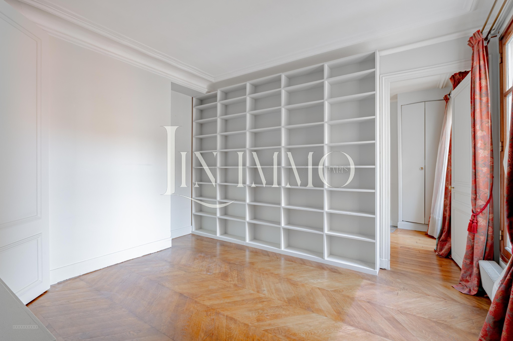 Charme et Élégance à 2 pas de la rue des martyrs    Appartement Haussmannien à Vendre — photo 4