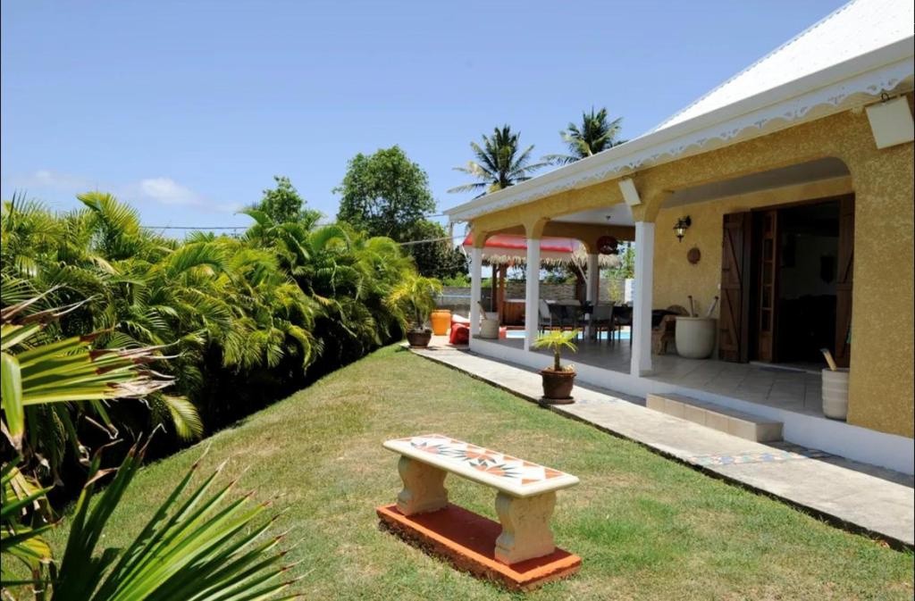 Villa à vendre à Le moule, 147 m², 4 pièces – photo 1 sur 4