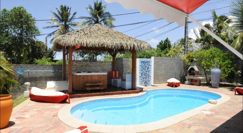 Bien immobilier à vendre à Le moule, 2 500 m² – photo 1 sur 11