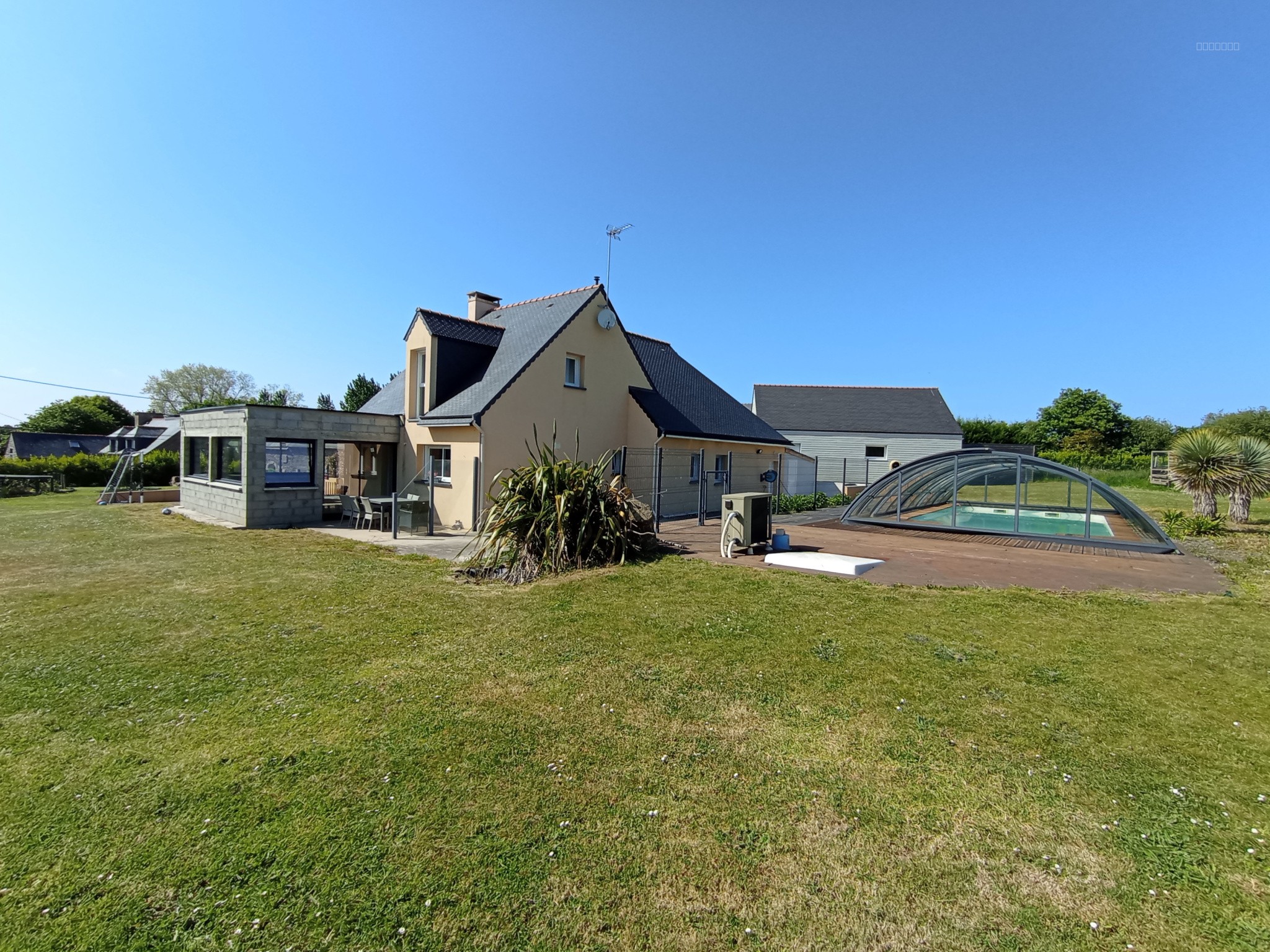 Maison à vendre à Plouezec, 165 m², 7 pièces – photo 1 sur 15