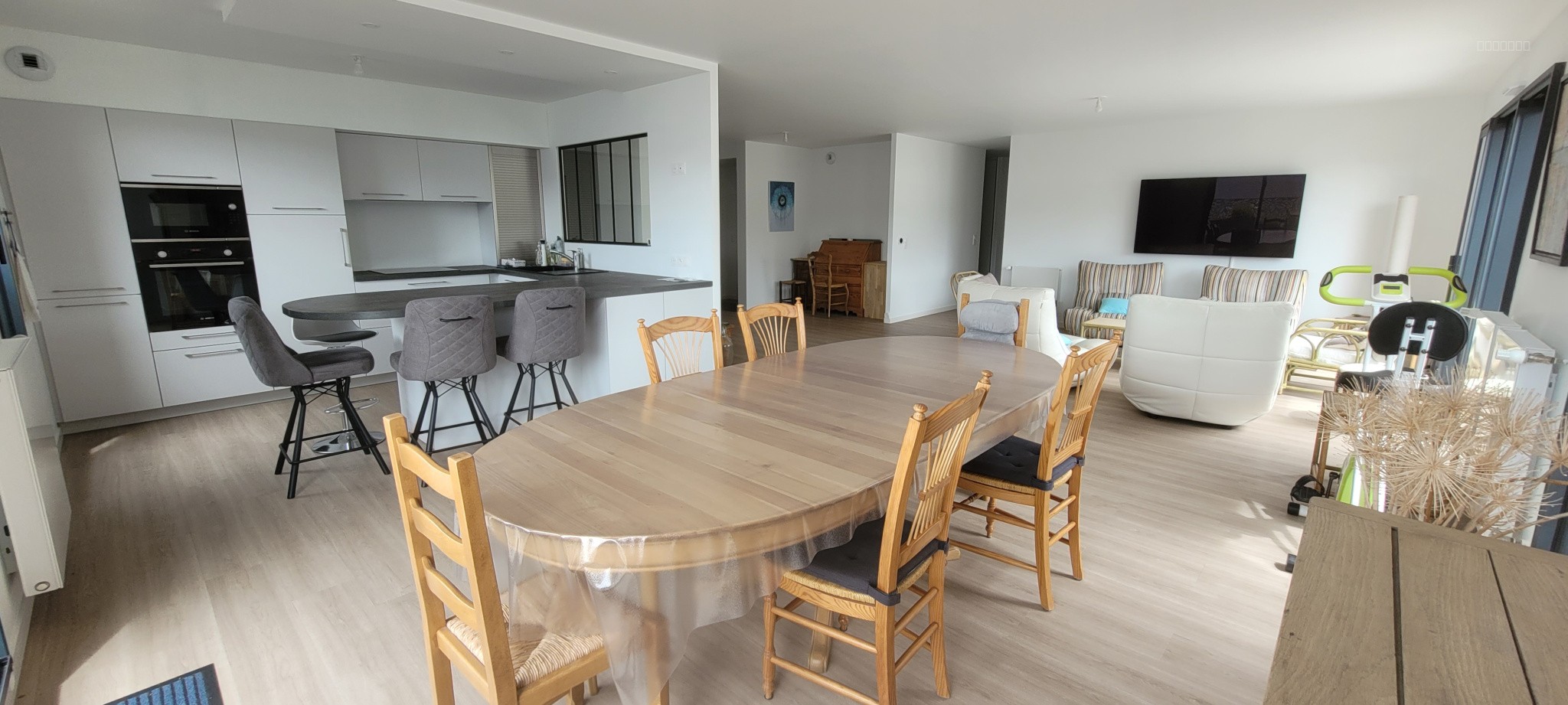 PAIMPOL, SPACIEUX ET LUMINEUX APPARTEMENT 8 PIECES PROCHE DU CENTRE VILLE — photo 3
