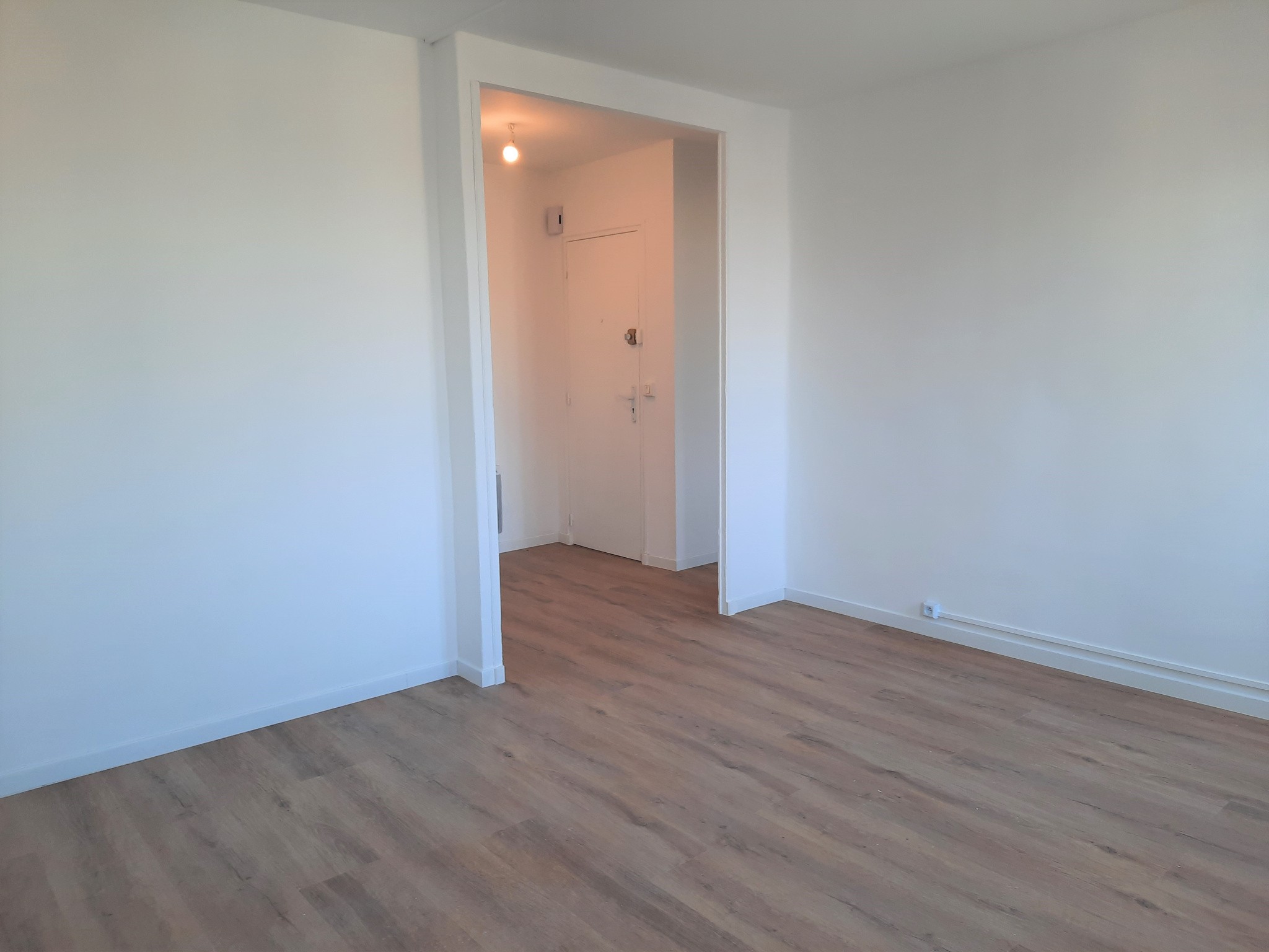 T1 REFAIT A NEUF 33.96M2 COEUR ST JEROME 13013 MARSEILLE — photo 3
