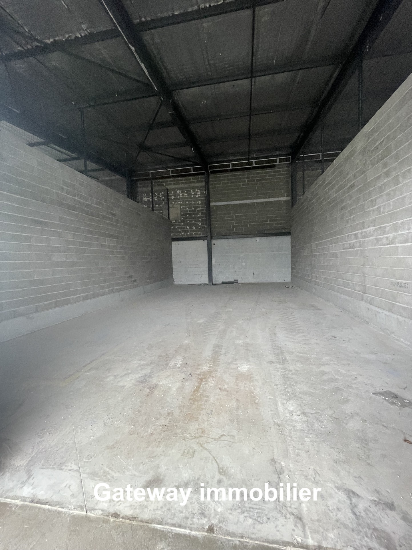 Entrepôt à louer à Montlucon, 97 m² – photo 1 sur 3