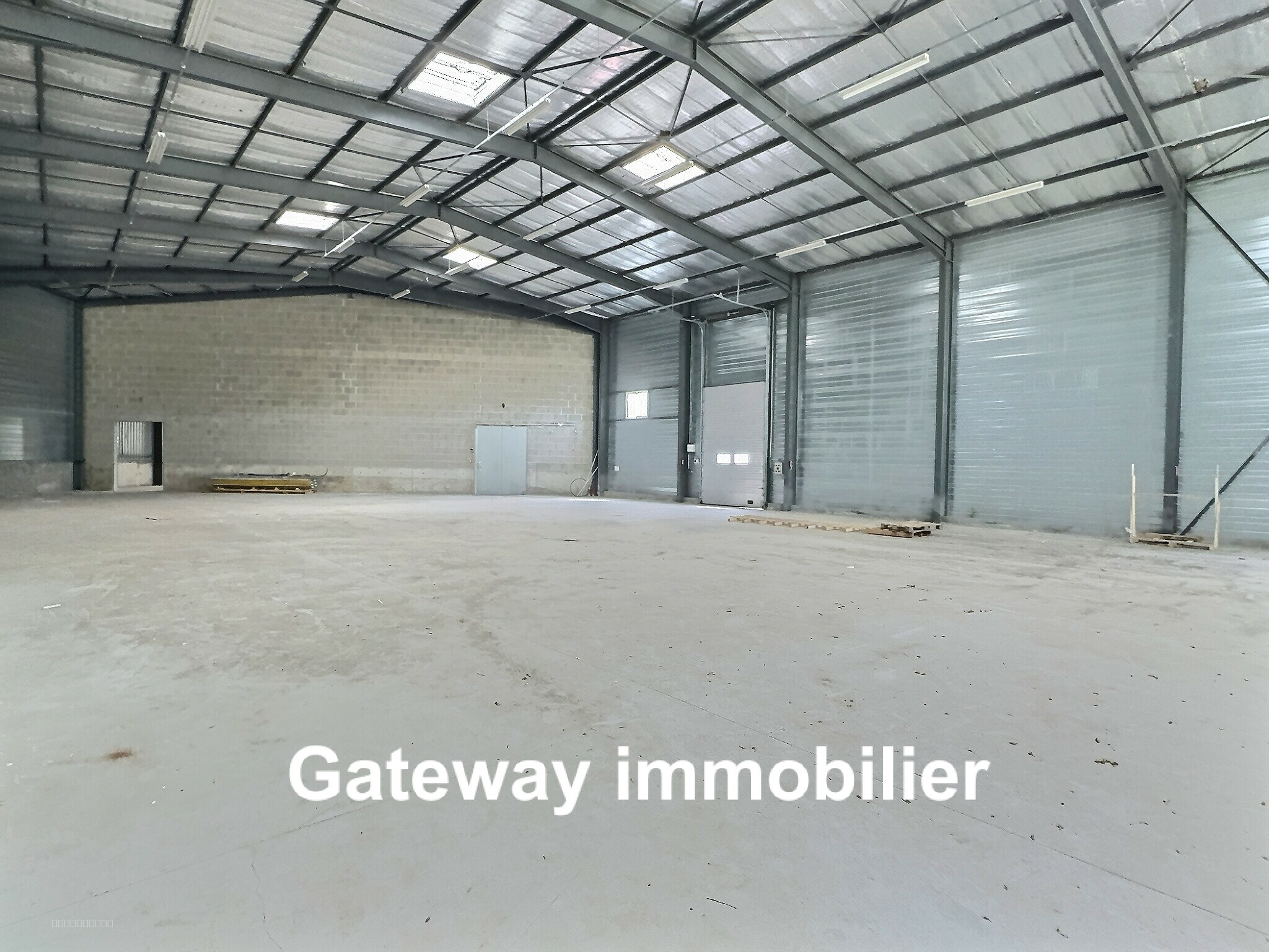Entrepôt à louer à Montlucon, 695 m² – photo 2 sur 4