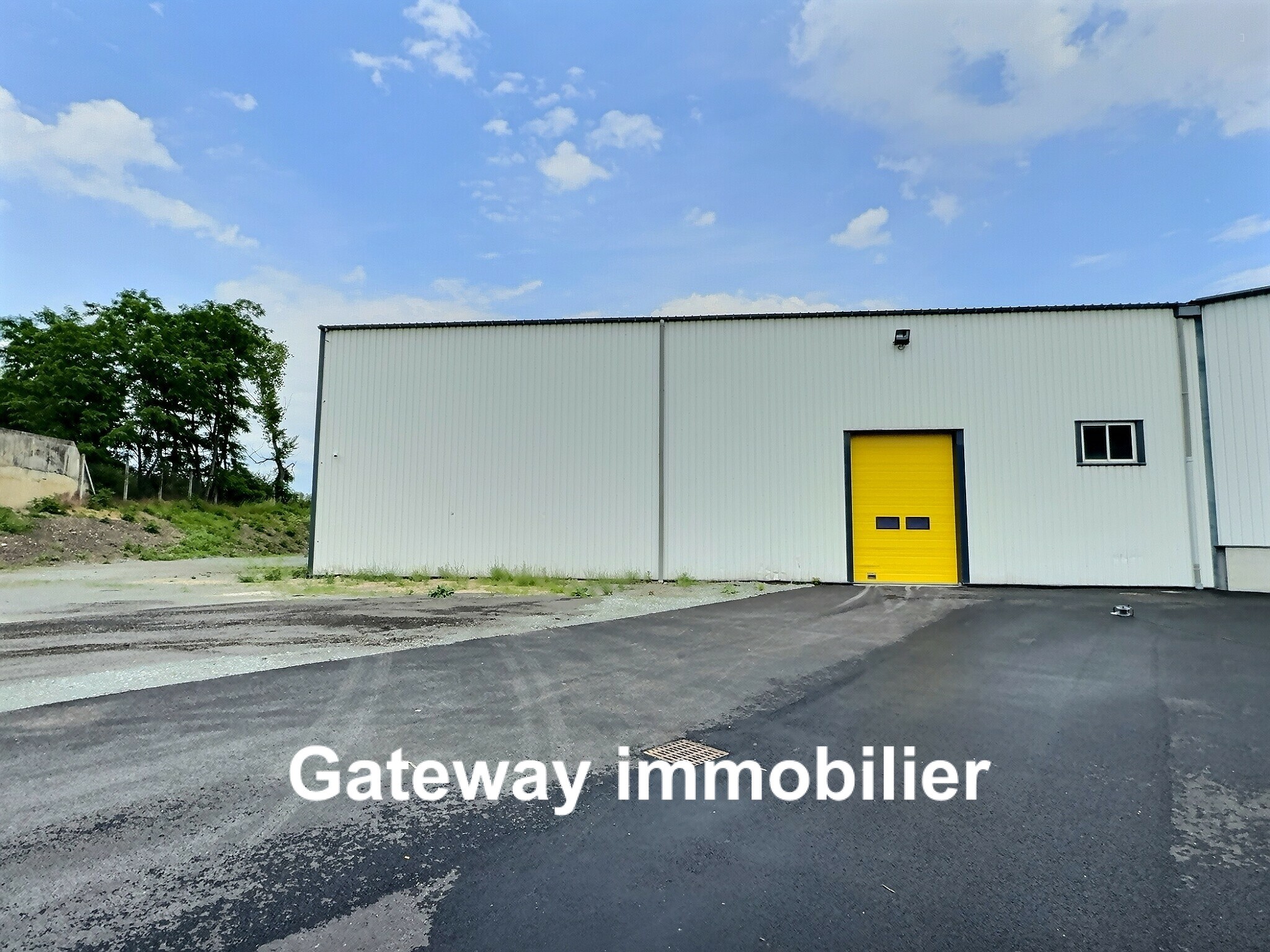 Entrepôt à louer à Montlucon, 695 m² – photo 1 sur 4
