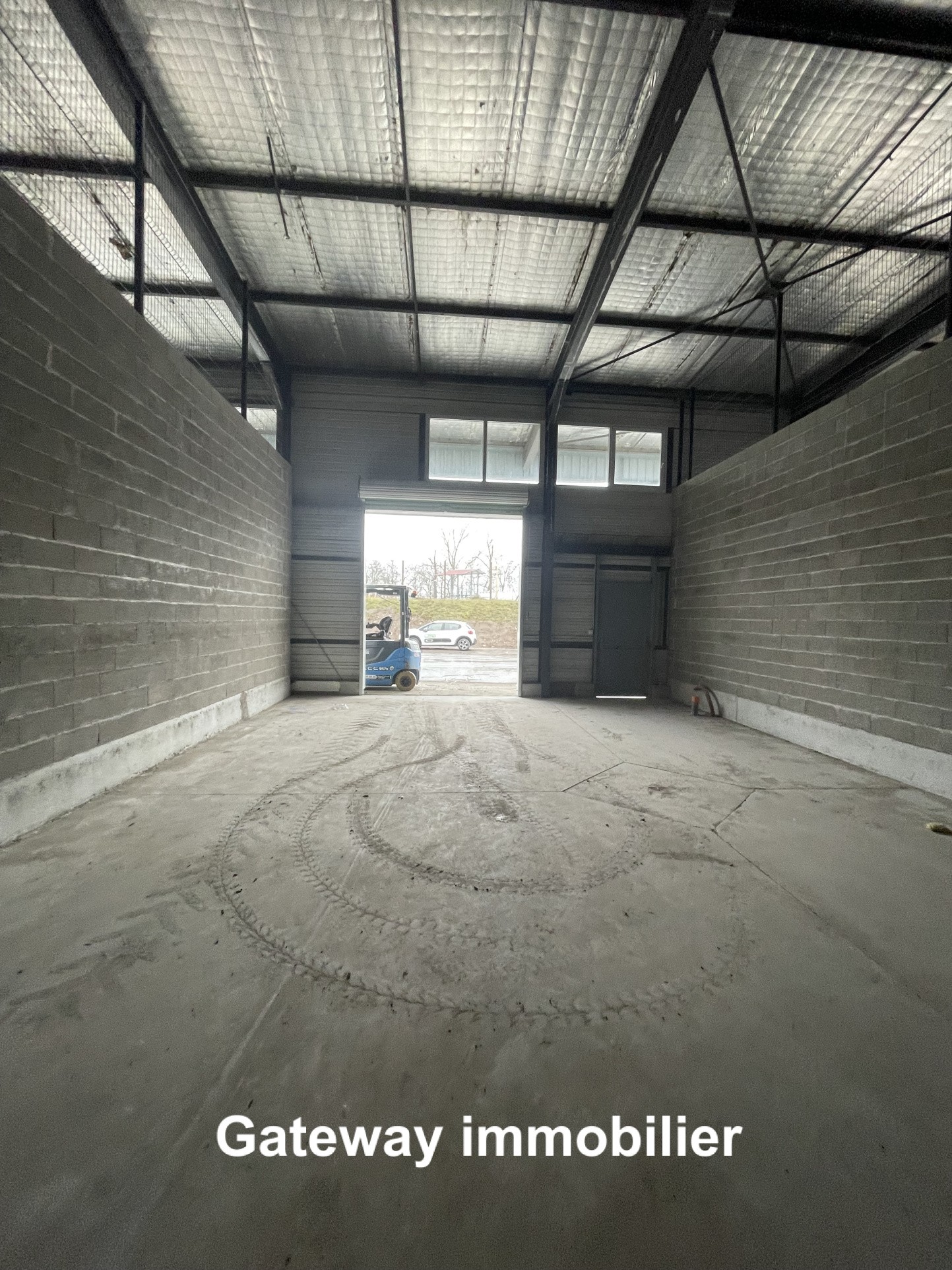 Entrepôt à louer à Montlucon, 97 m² – photo 2 sur 3