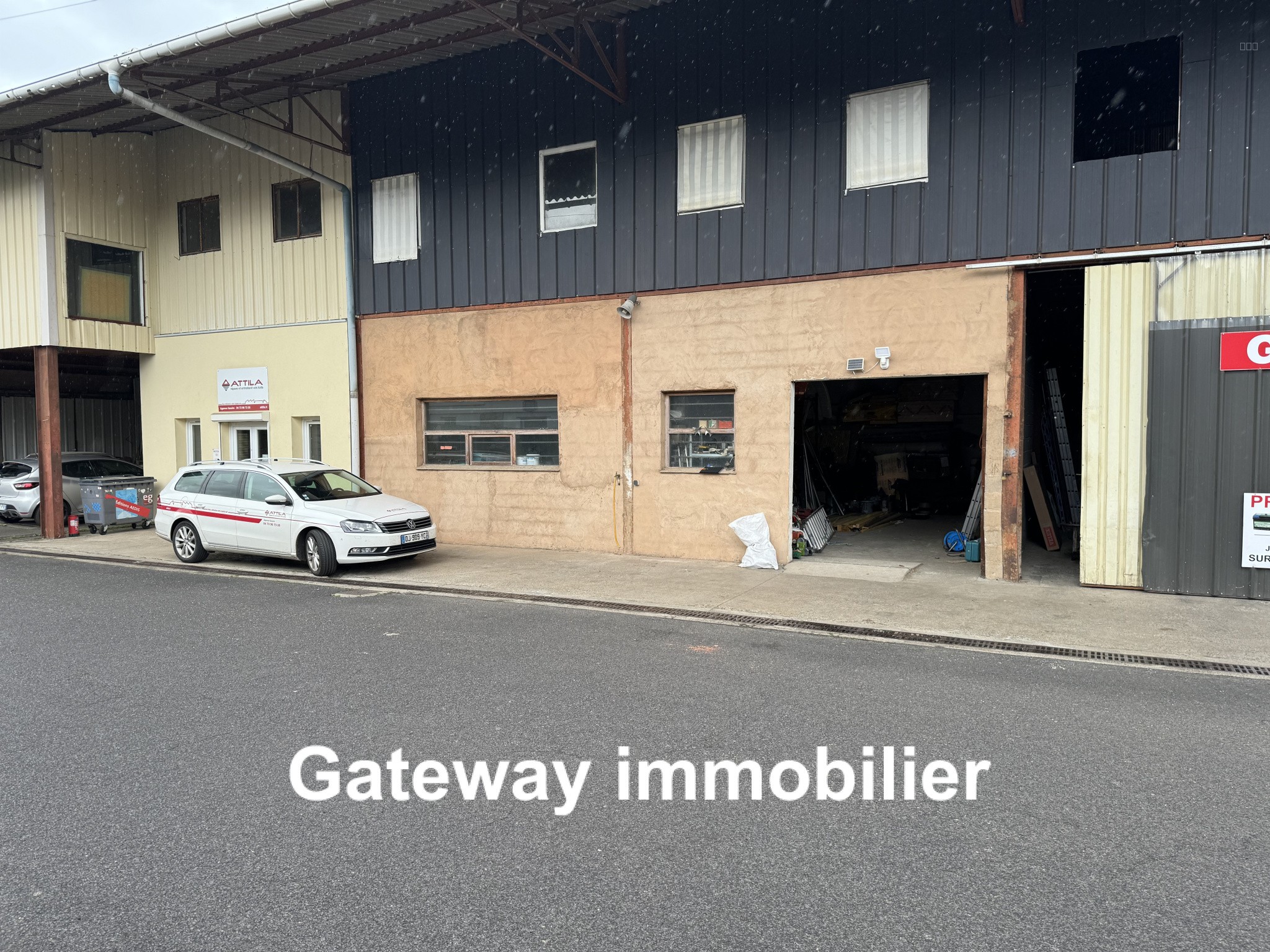 Local commercial à louer à Issoire, 55 m² – photo 1 sur 11