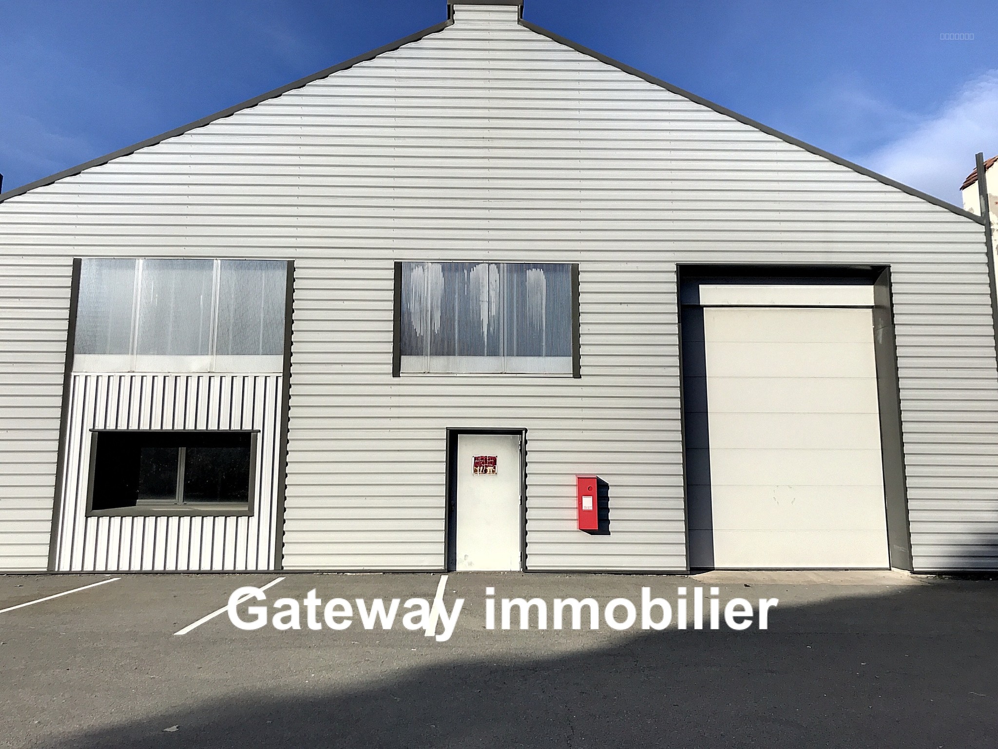 Entrepôt à louer à Riom, 1 043 m² – photo 1 sur 5