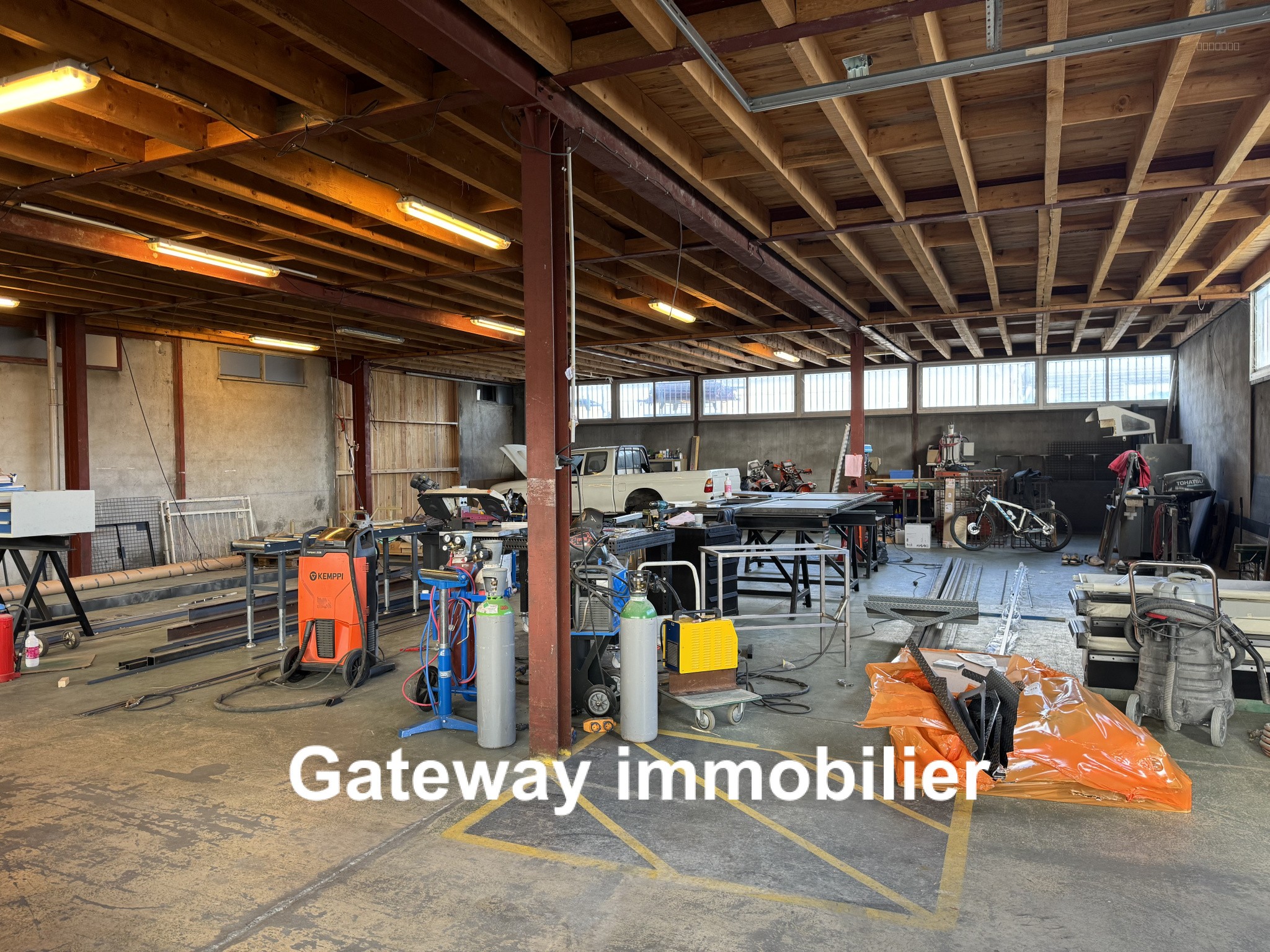 Bien immobilier à louer à Clermont ferrand, 325 m² – photo 1 sur 6