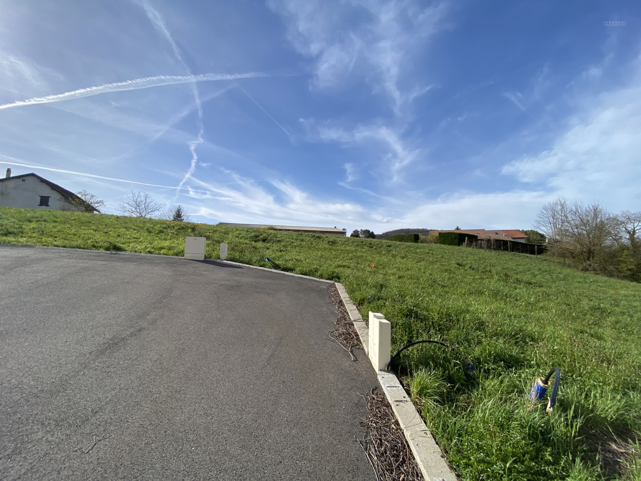 Bien immobilier à vendre à St geoire en valdaine, 769 m² – photo 3 sur 9
