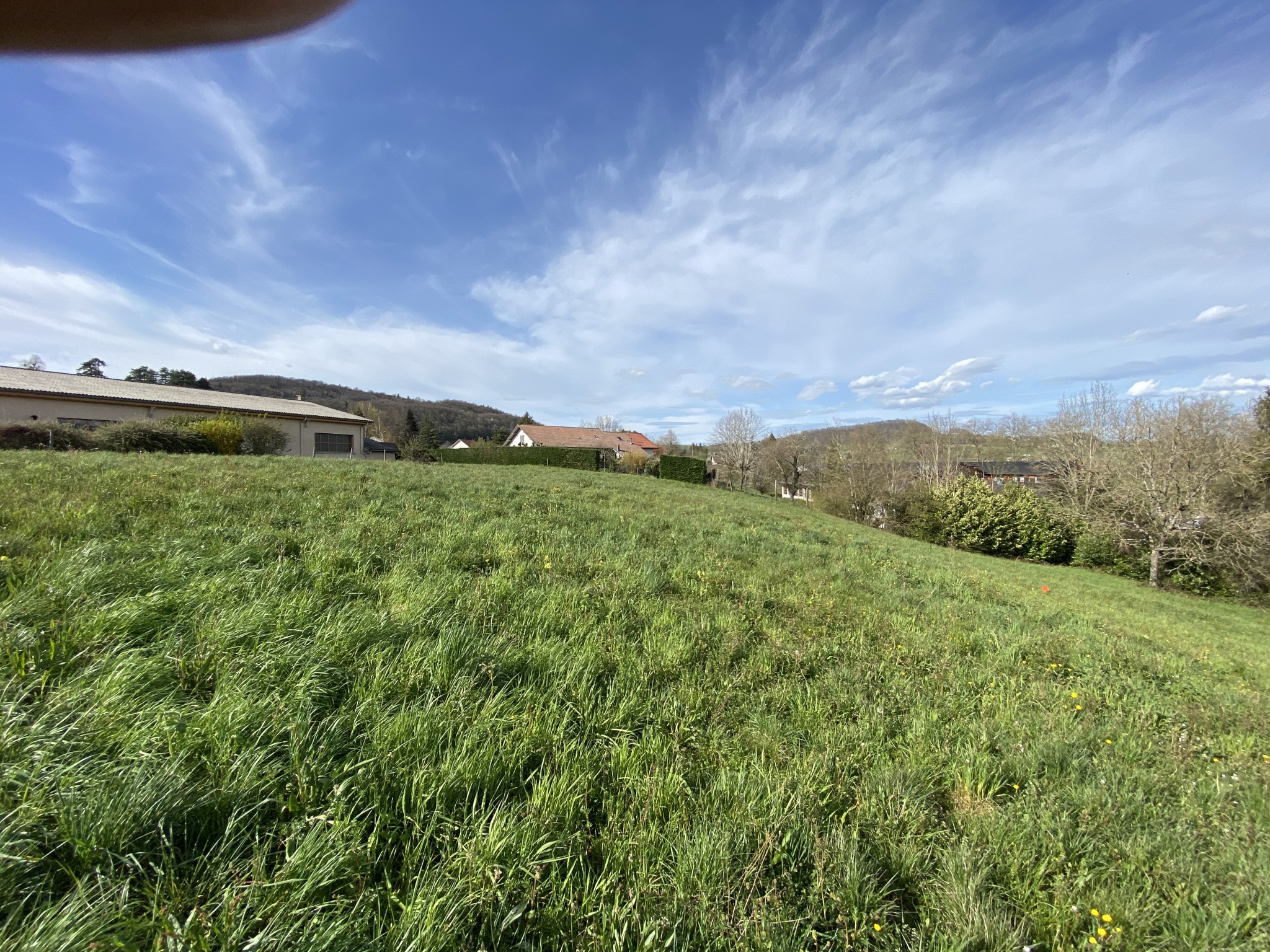 Bien immobilier à vendre à St geoire en valdaine, 769 m² – photo 1 sur 9