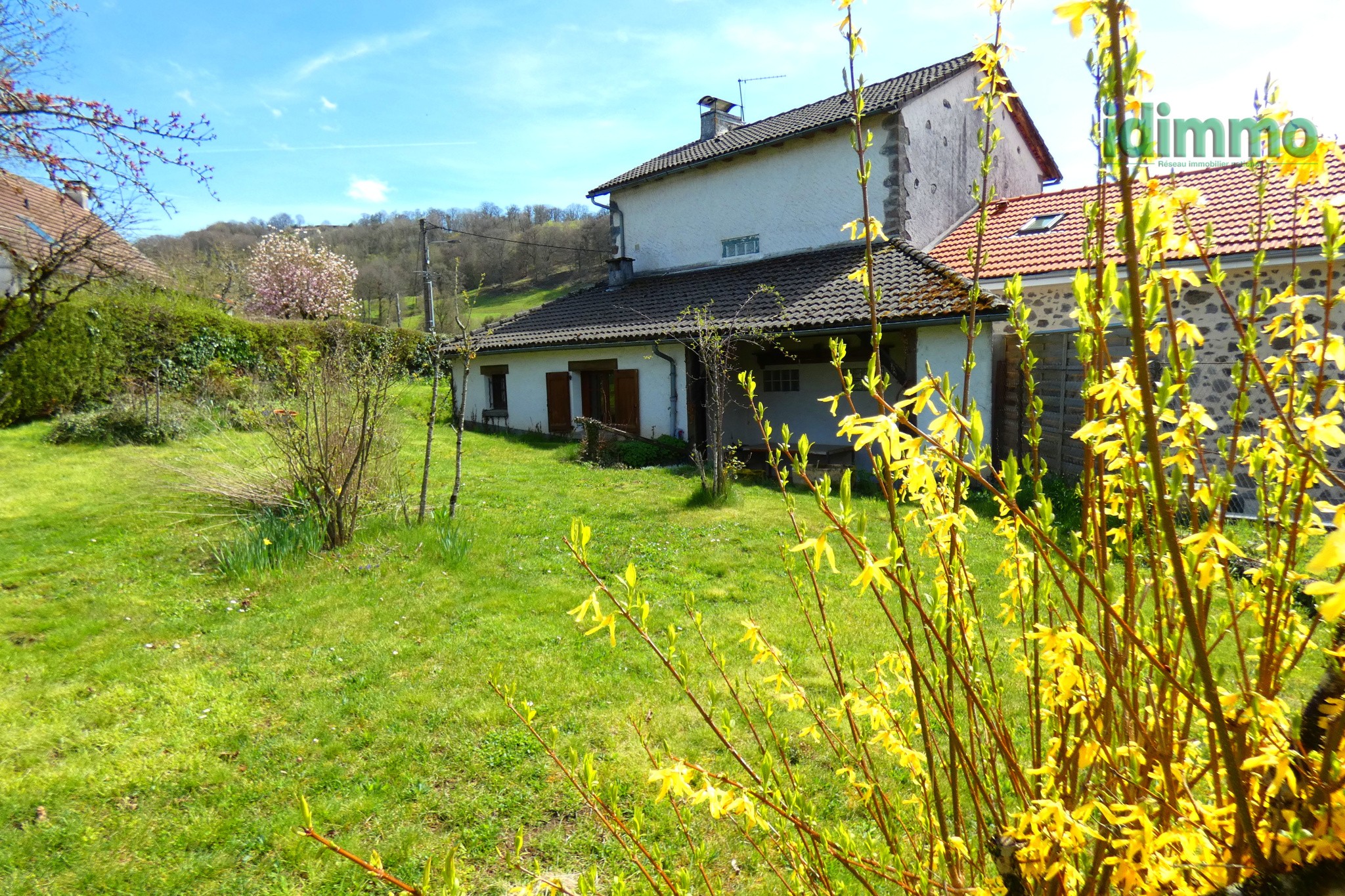Maison à vendre à Vic sur cere, 105 m², 4 pièces – photo 1 sur 13