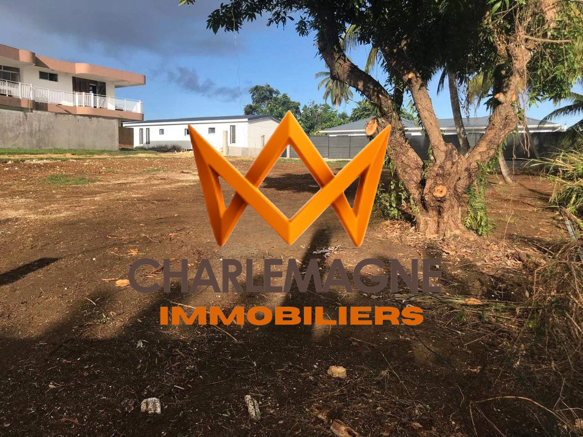 Bien immobilier à vendre à Petit bourg, 500 m² – photo 1 sur 1