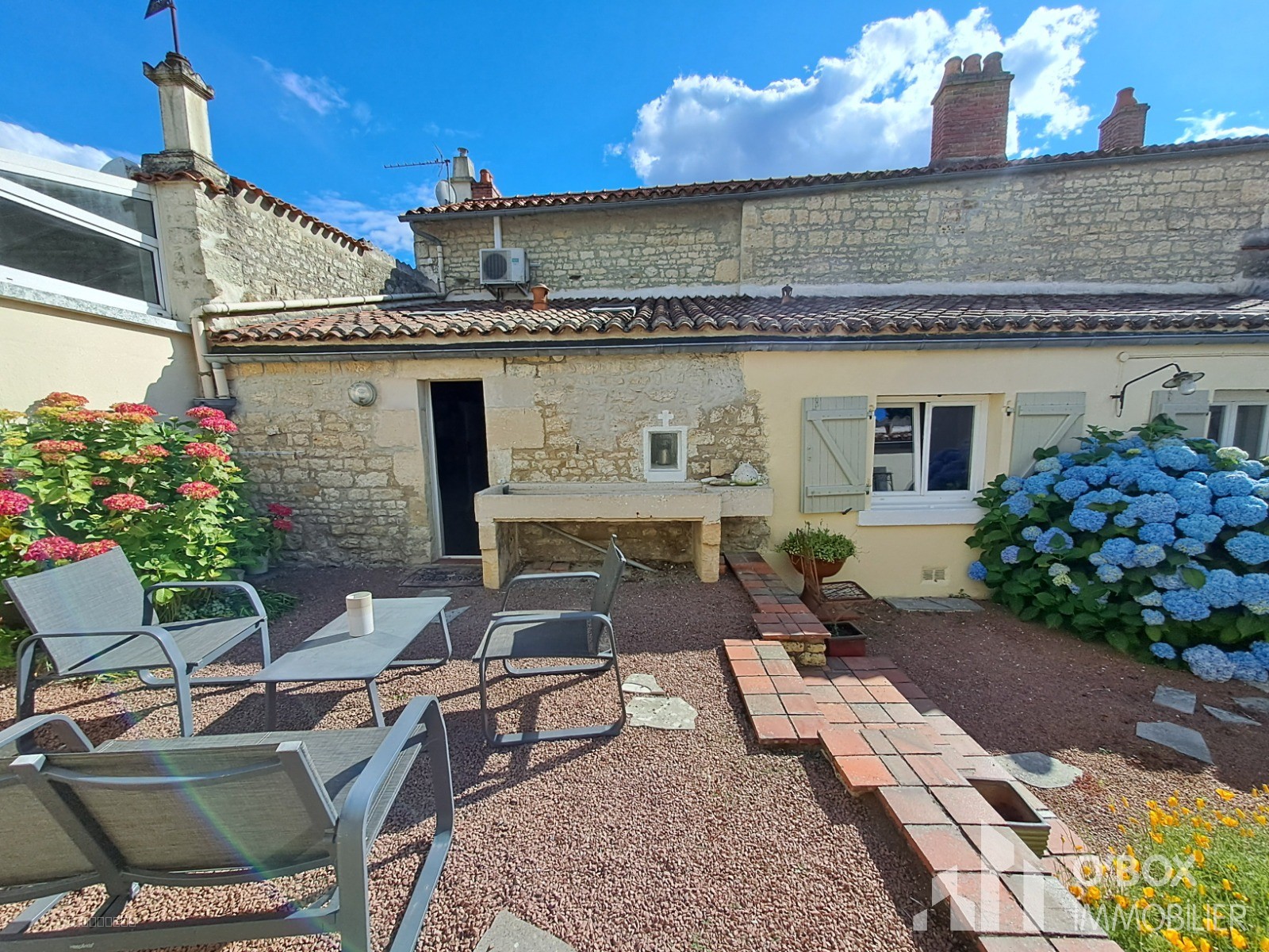 Maison à vendre à Fontenay le comte, 197 m², 10 pièces – photo 2 sur 17