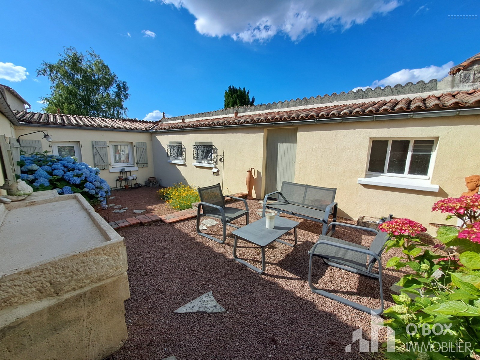Maison à vendre à Fontenay le comte, 197 m², 10 pièces – photo 1 sur 17