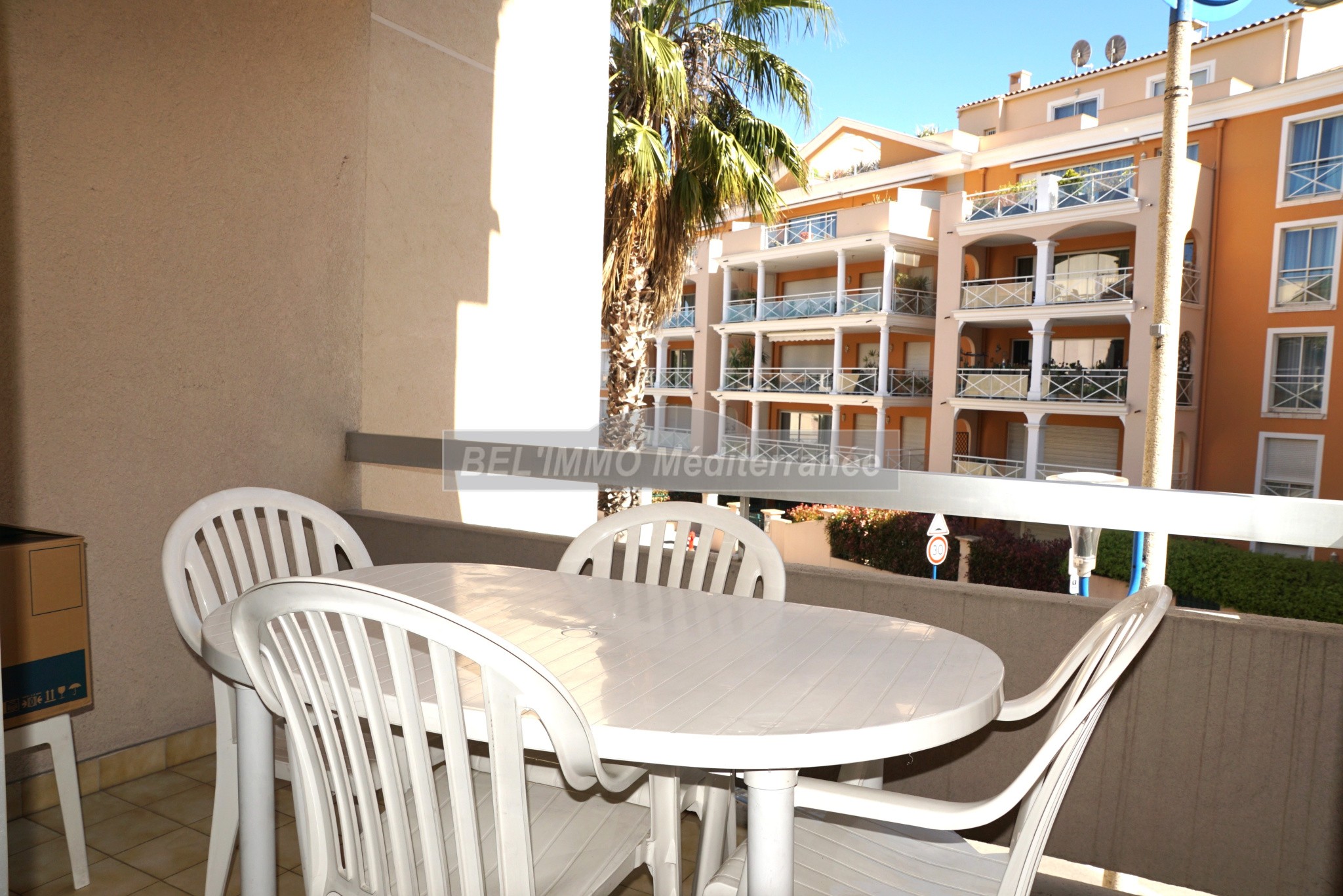 F3 de 45 m2 + terrasse + garage — photo 8