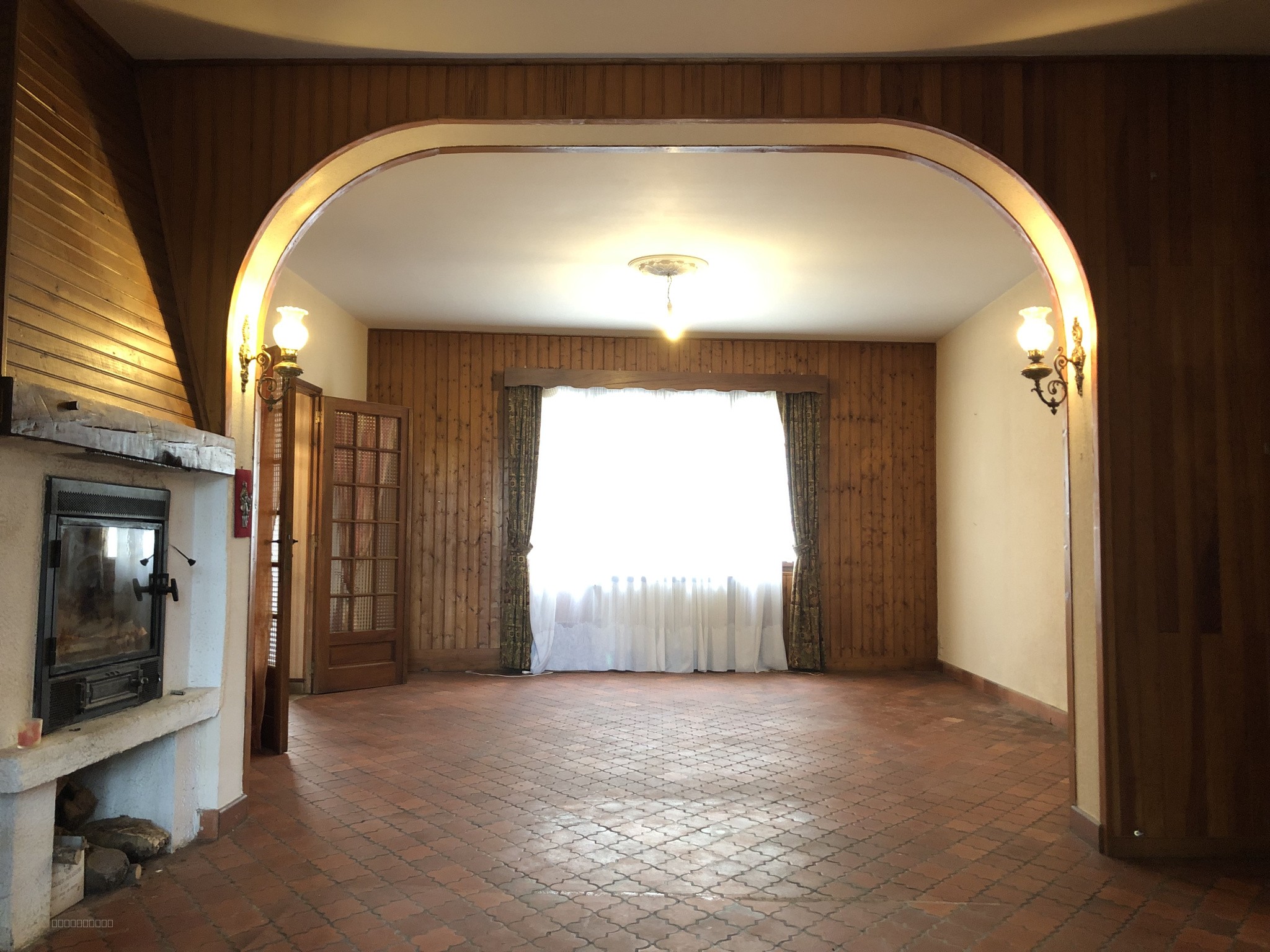 Mirebeau centre ville, jardin clos, grand hangar. — photo 4