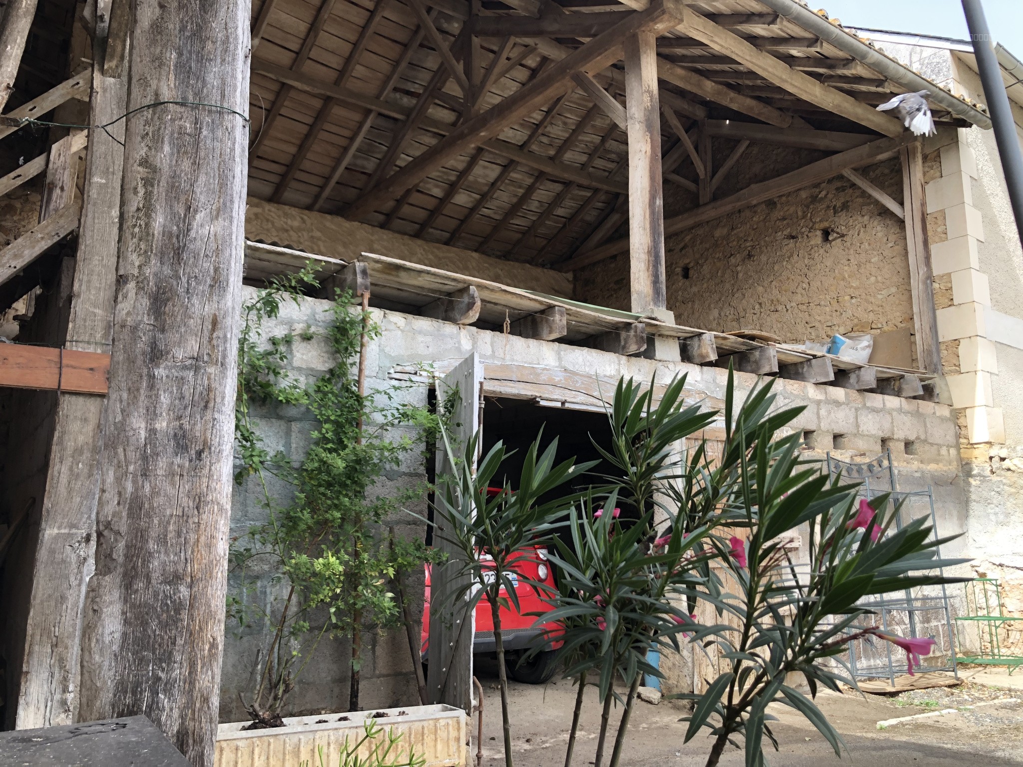 Maison de village avec cour et dépendances — photo 3