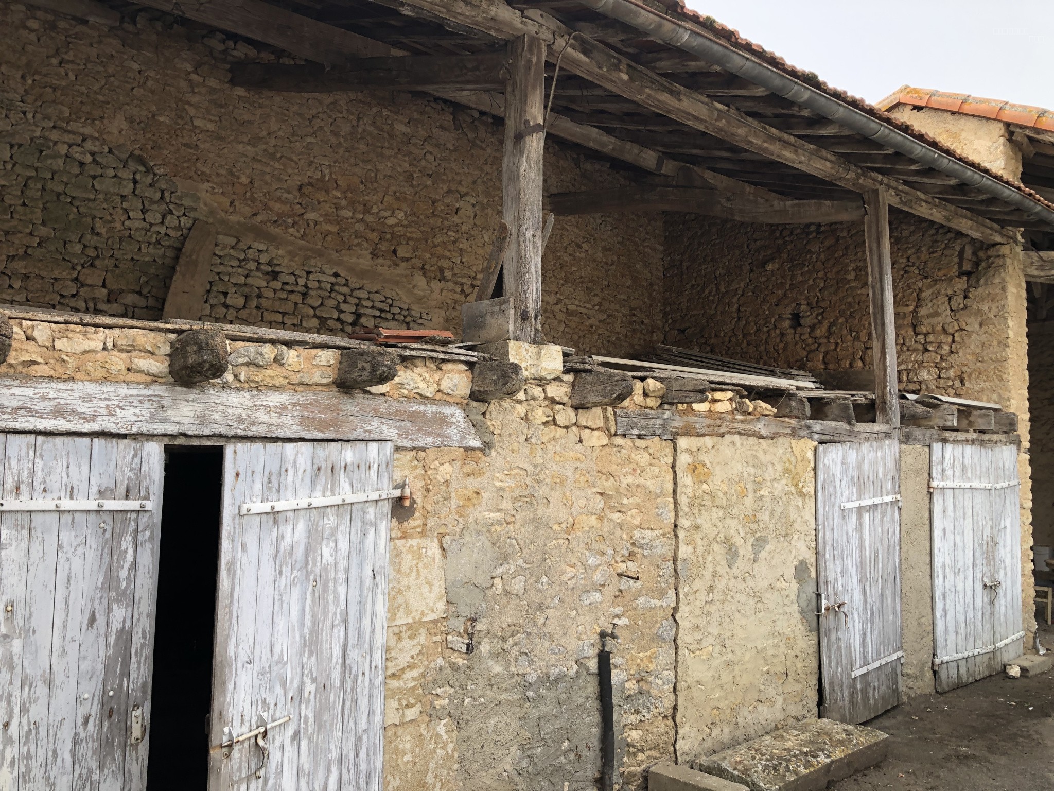 Maison de village avec cour et dépendances — photo 9