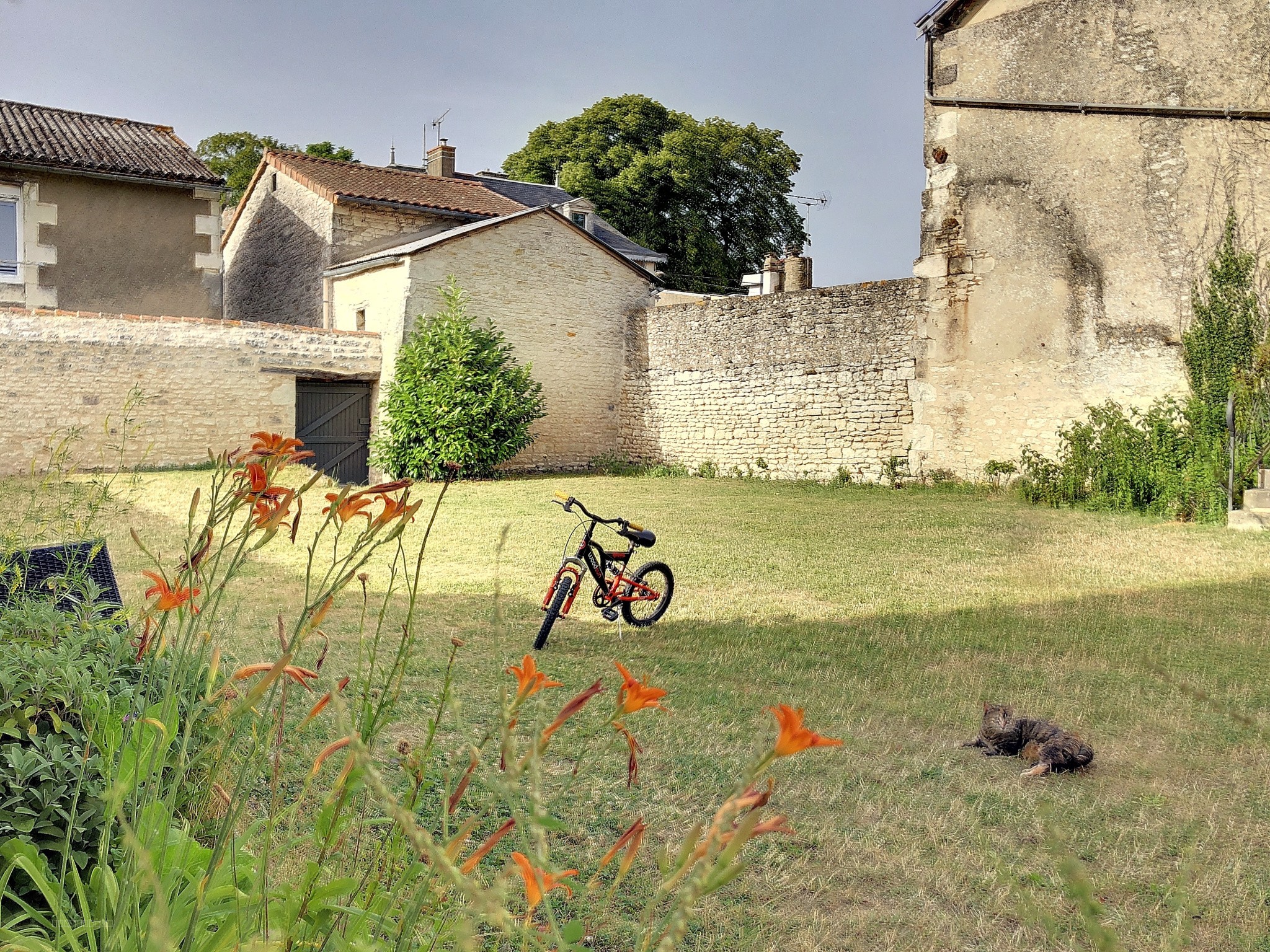 Propriété en hyper centre ville, au calme avec jardin et garages — photo 18