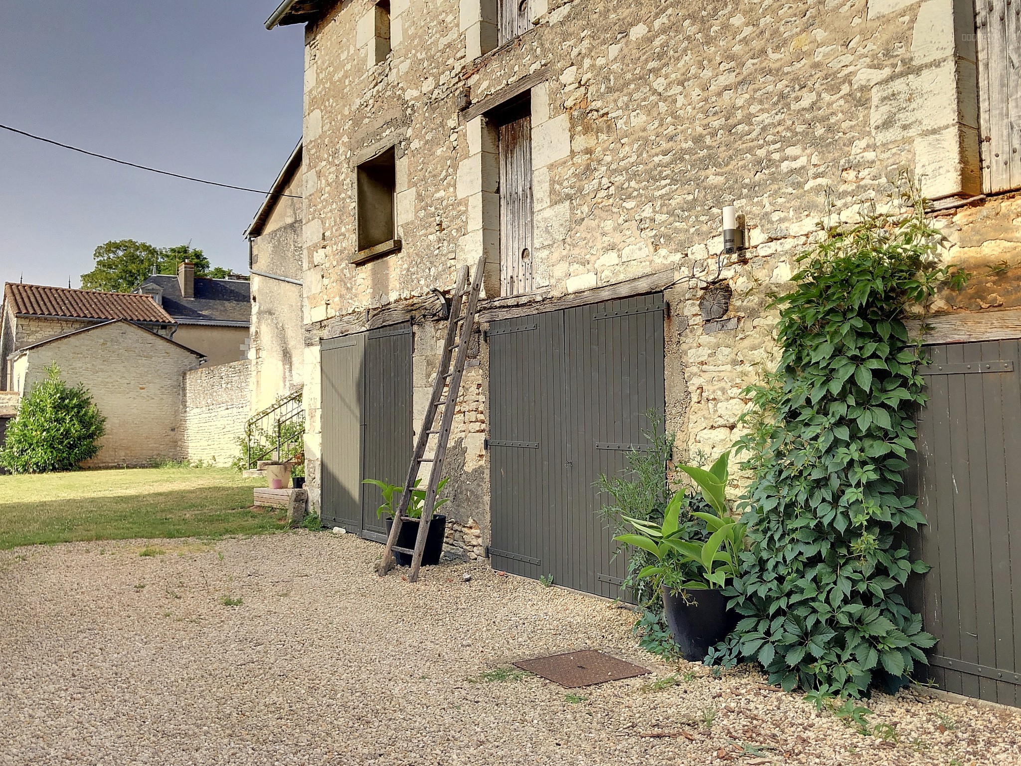 Propriété en hyper centre ville, au calme avec jardin et garages — photo 5