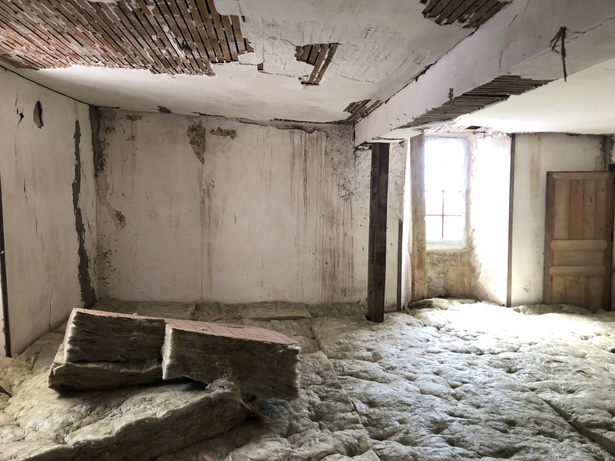 Maison de village avec cour et dépendances — photo 10