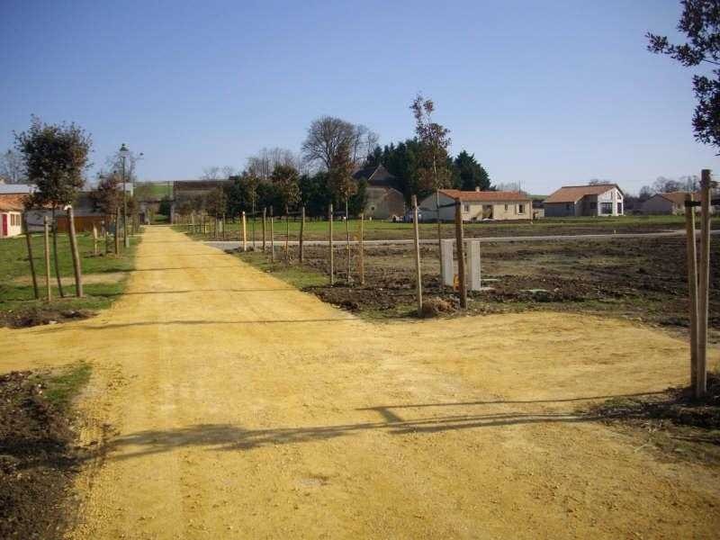 Terrain à vendre à Chouppes, 890 m² – photo 1 sur 3