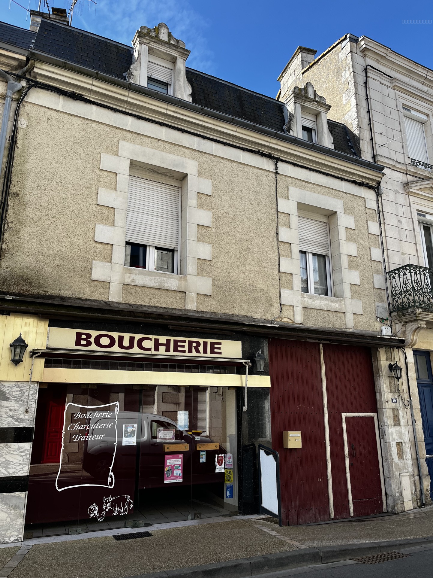 Immeuble à vendre à Neuville de poitou, 270 m² – photo 1 sur 13