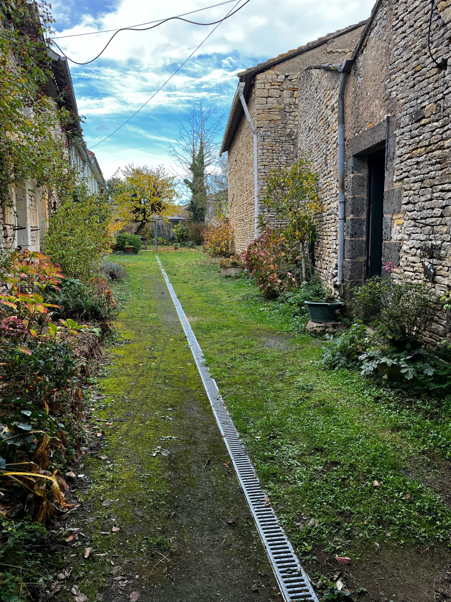 Maison à vendre à Angliers, 149,54 m², 8 pièces – photo 2 sur 18