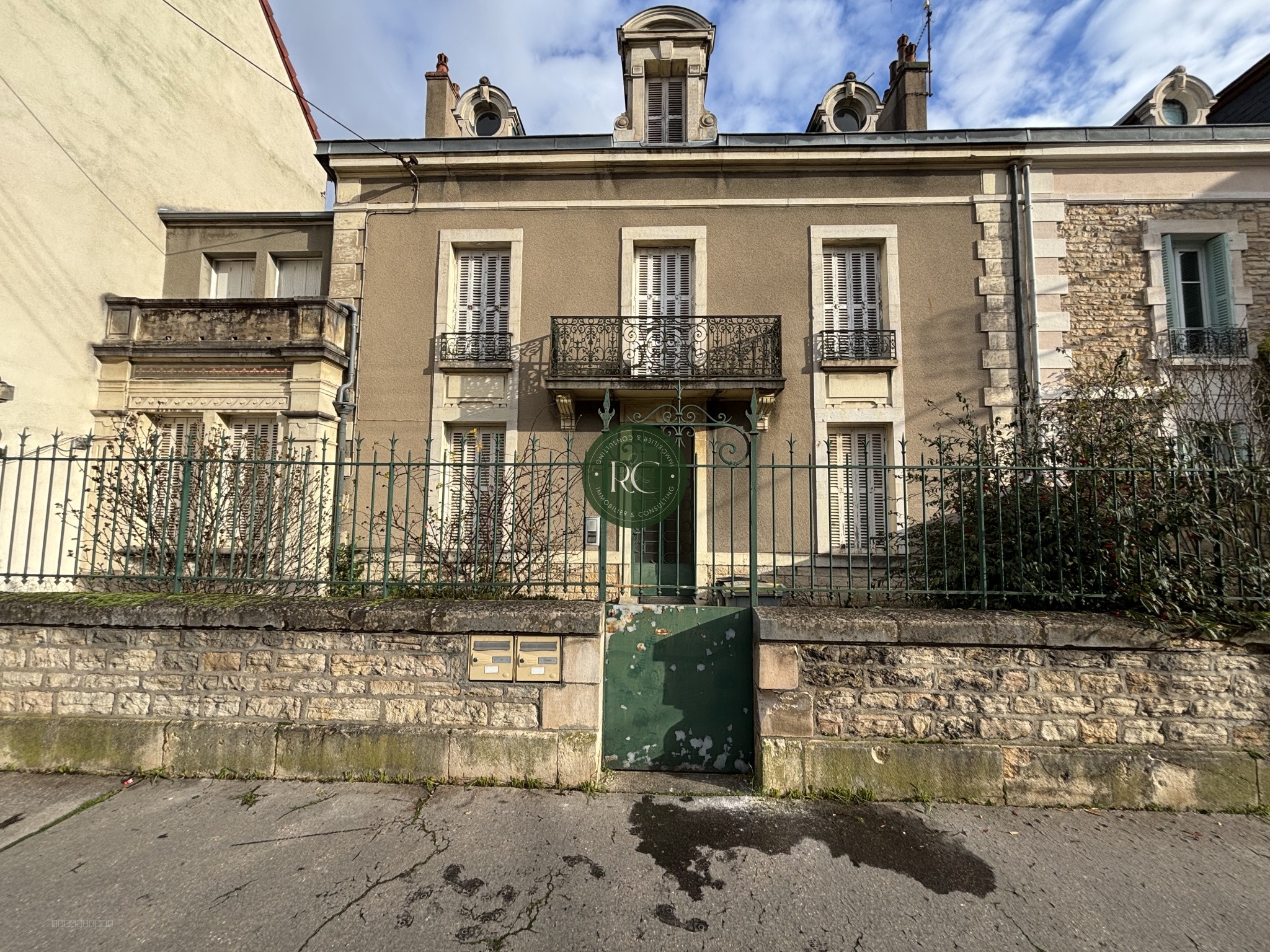 Maison à vendre à Dijon, 309 m², 10 pièces – photo 2 sur 9
