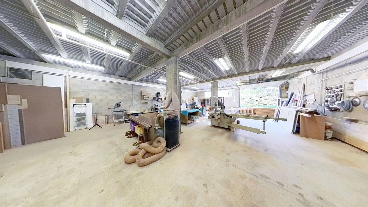 Maison contemporaine avec un grand atelier — photo 14