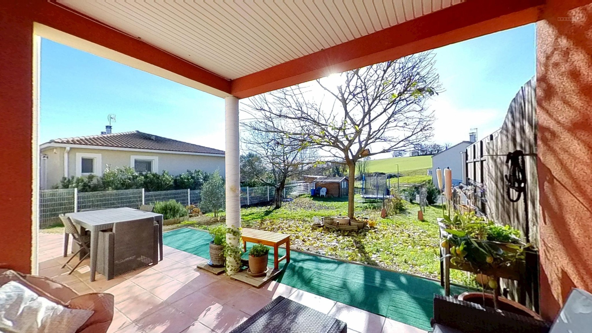 Maison mitoyenne de 2011, jardin arboré avec vue sur la campagne — photo 7