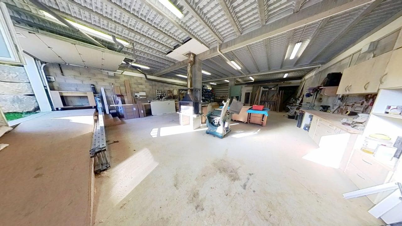 Maison contemporaine avec un grand atelier — photo 13