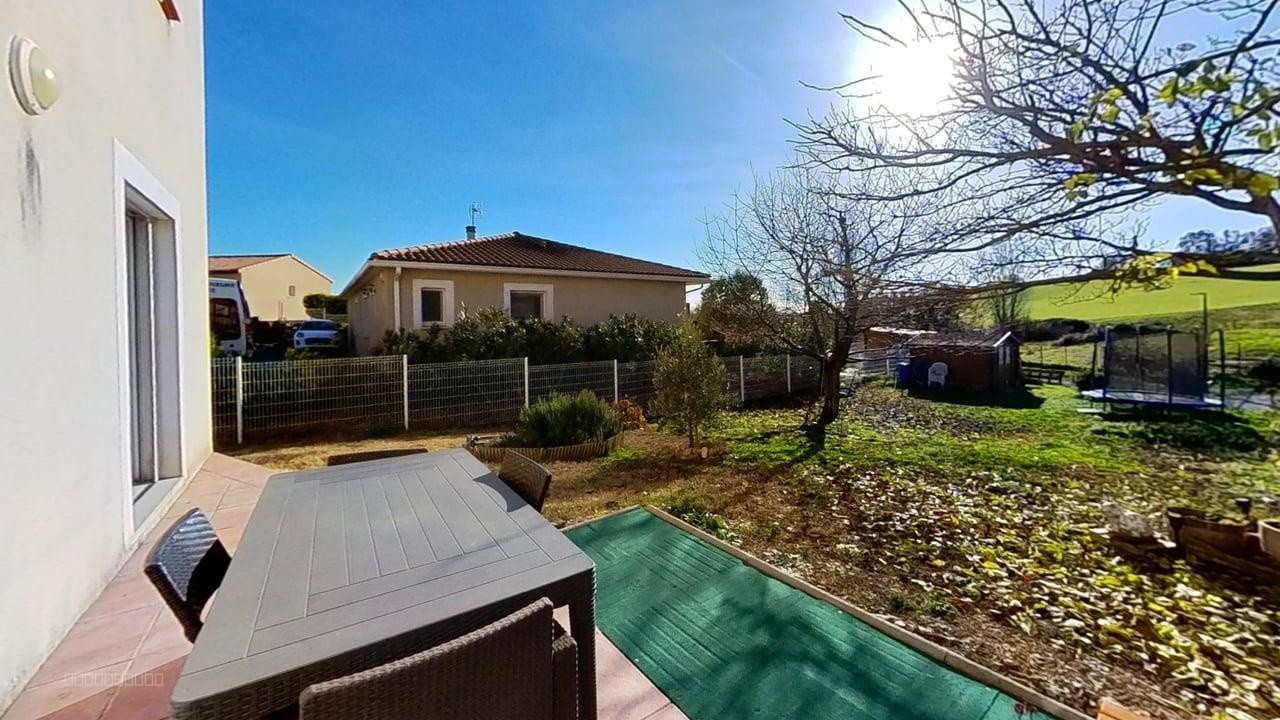 Maison mitoyenne de 2011, jardin arboré avec vue sur la campagne — photo 8