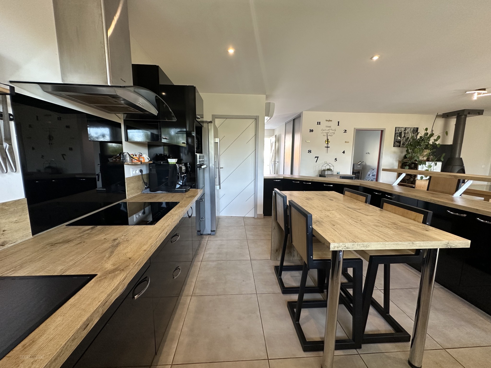 Maison contemporaine avec un grand atelier — photo 4